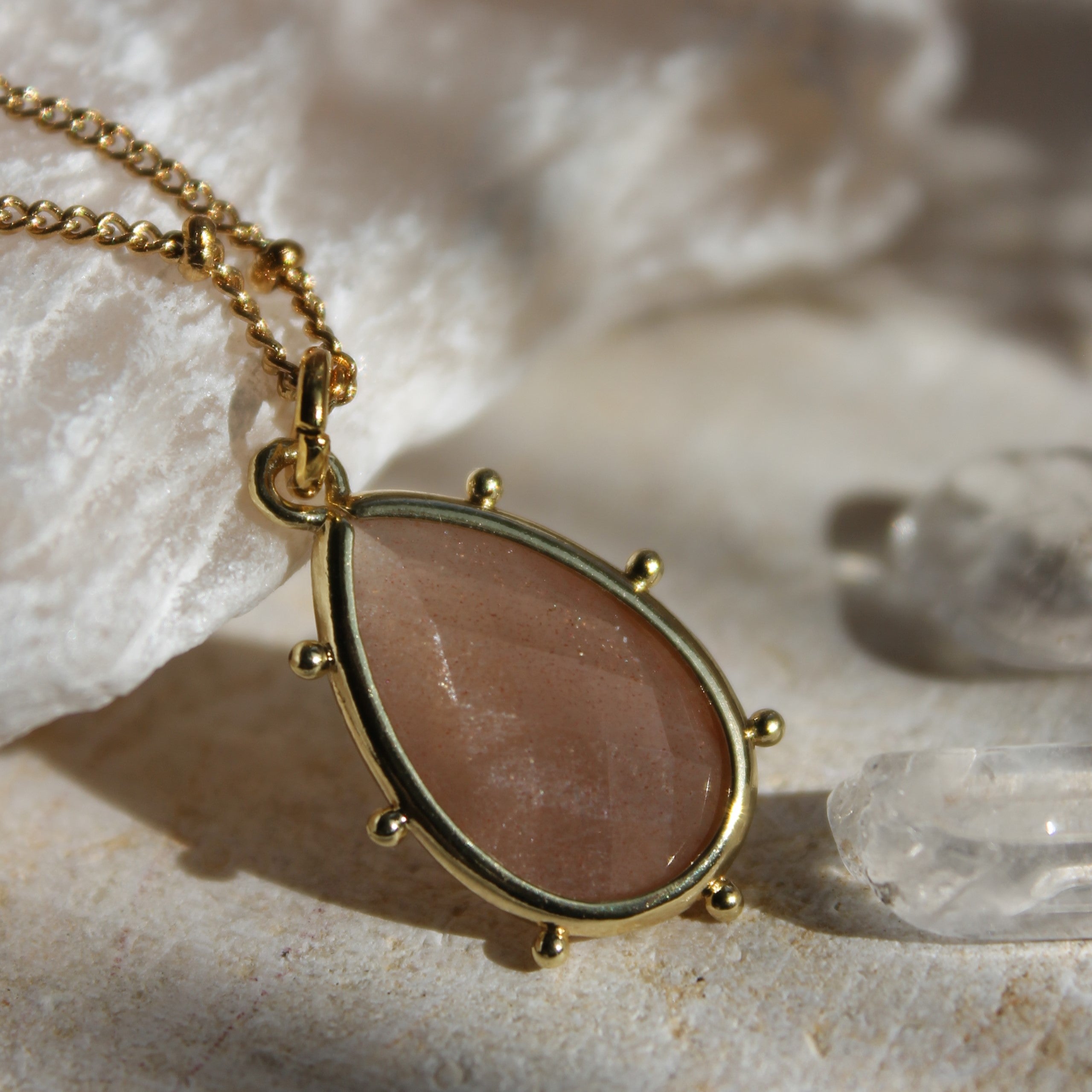 Sonnenstein Tropfen Sonne Edelsteinanhänger Kette gold- oder silberfarben