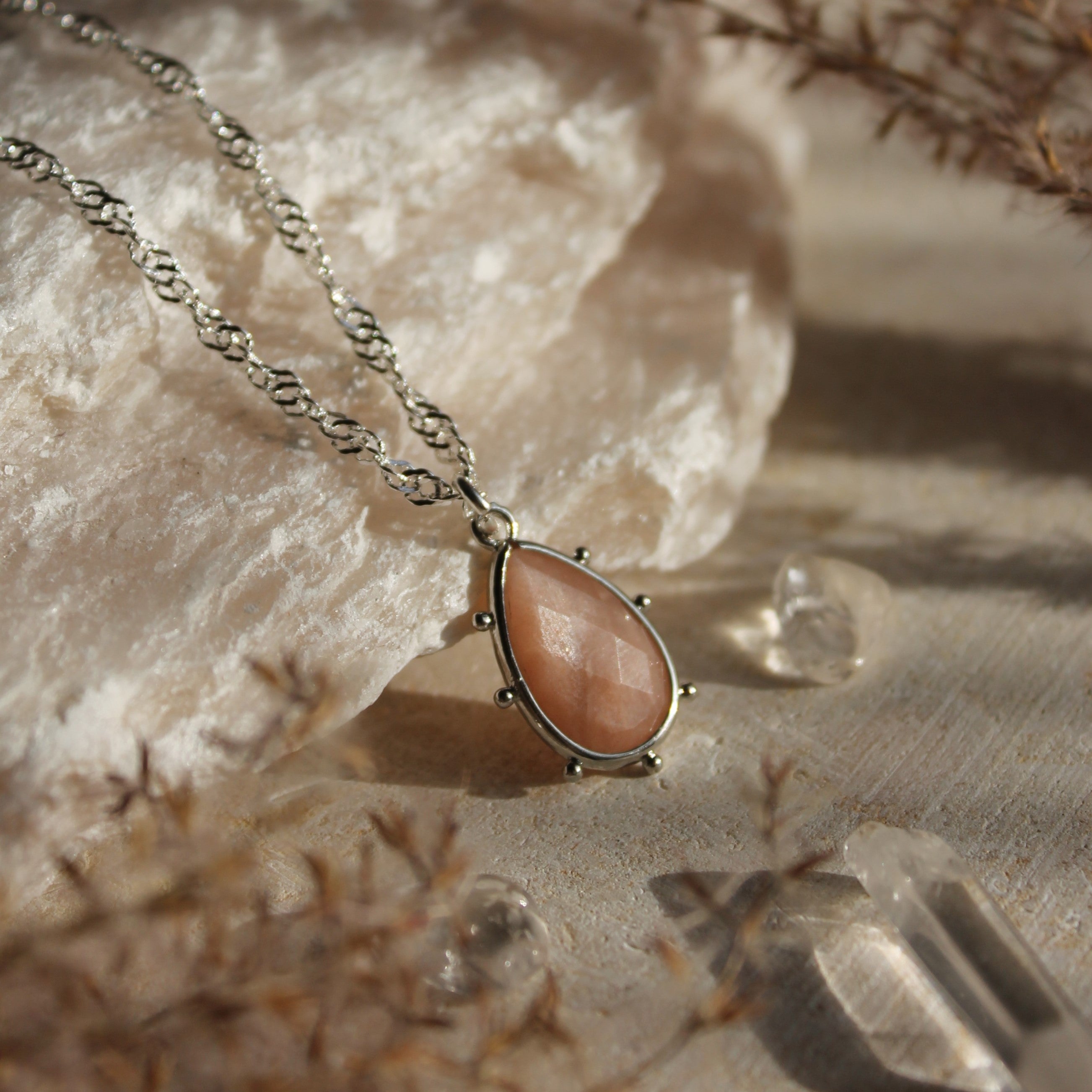 Sonnenstein SUNNA Edelsteinanhänger Kette gold- oder silberfarben