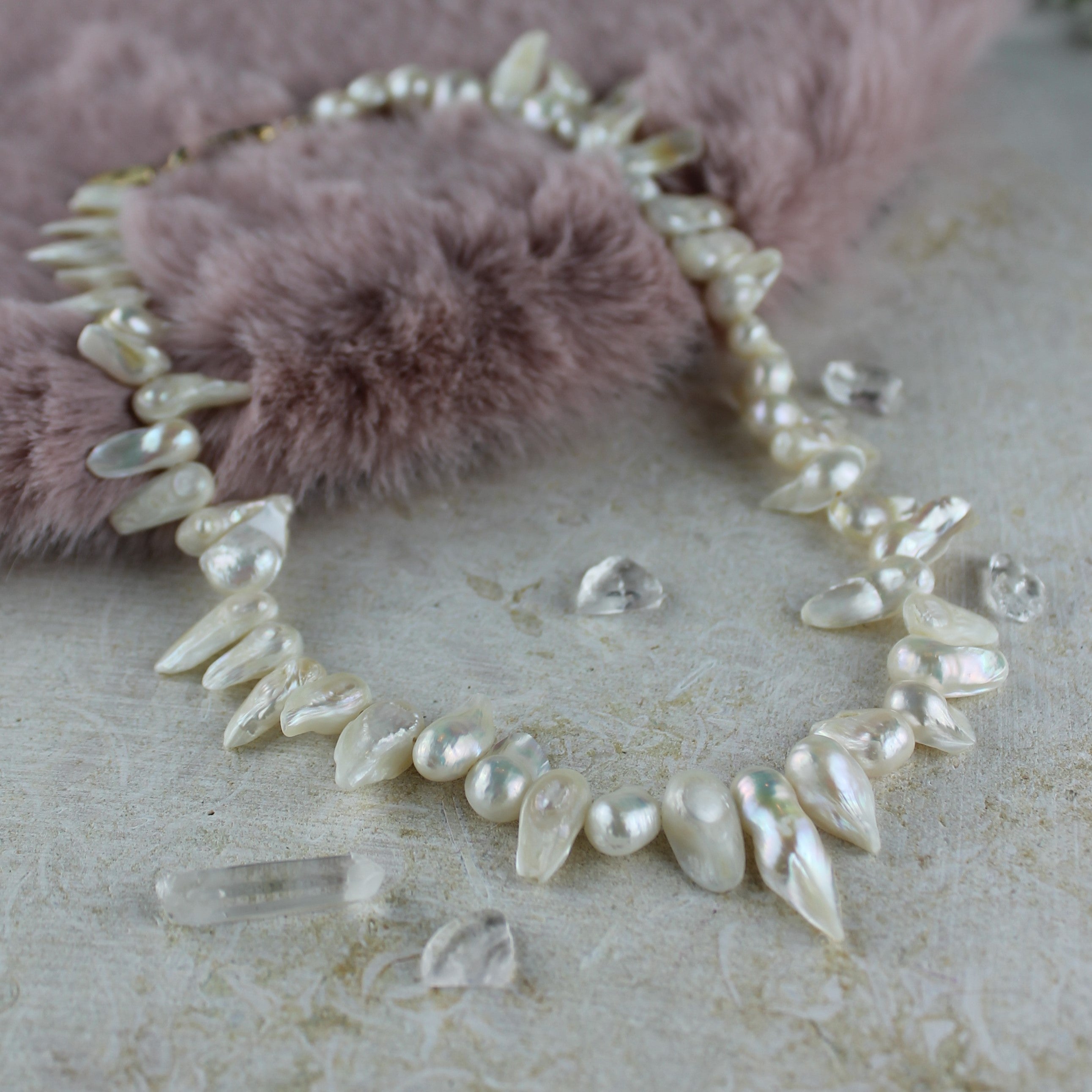 Süßwasserperlen Zähne Choker Kette goldfarben