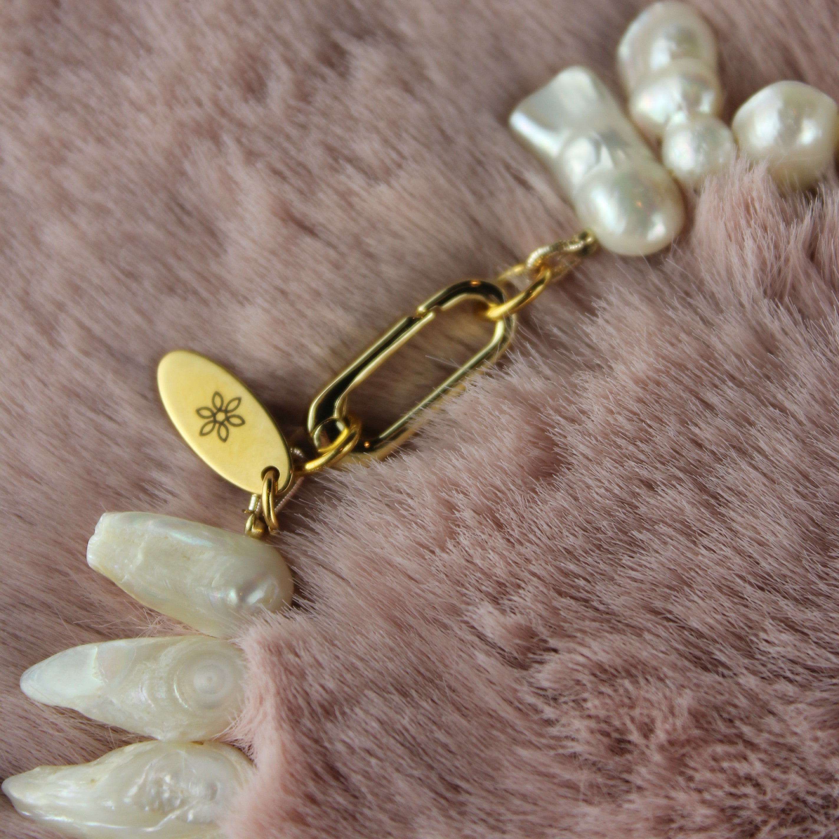 Süßwasserperlen Zähne Choker Kette goldfarben