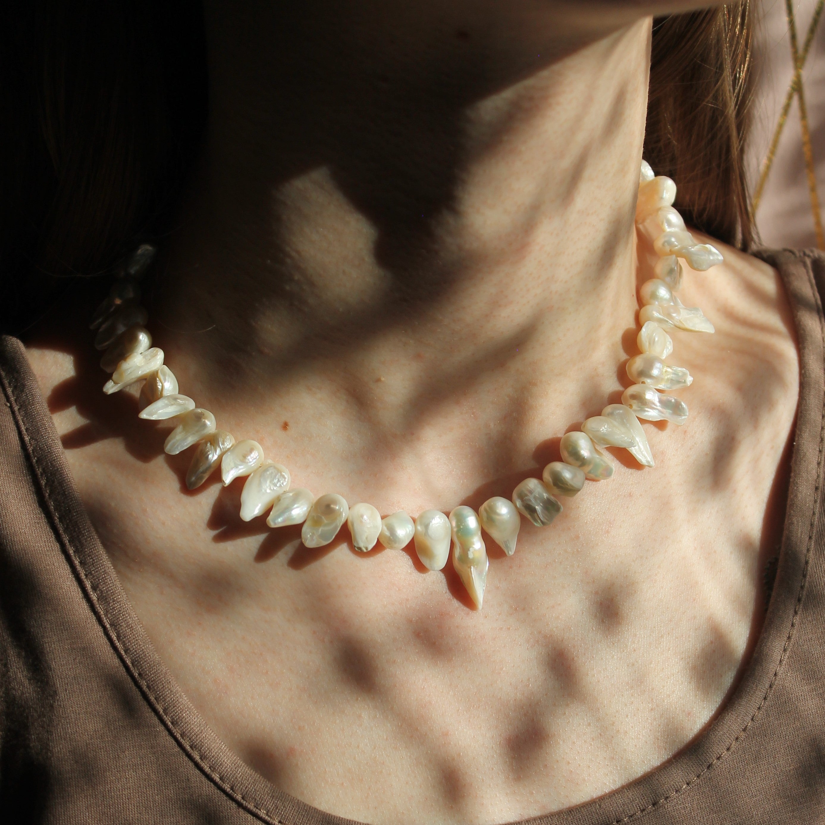 Süßwasserperlen Zähne Choker Kette goldfarben