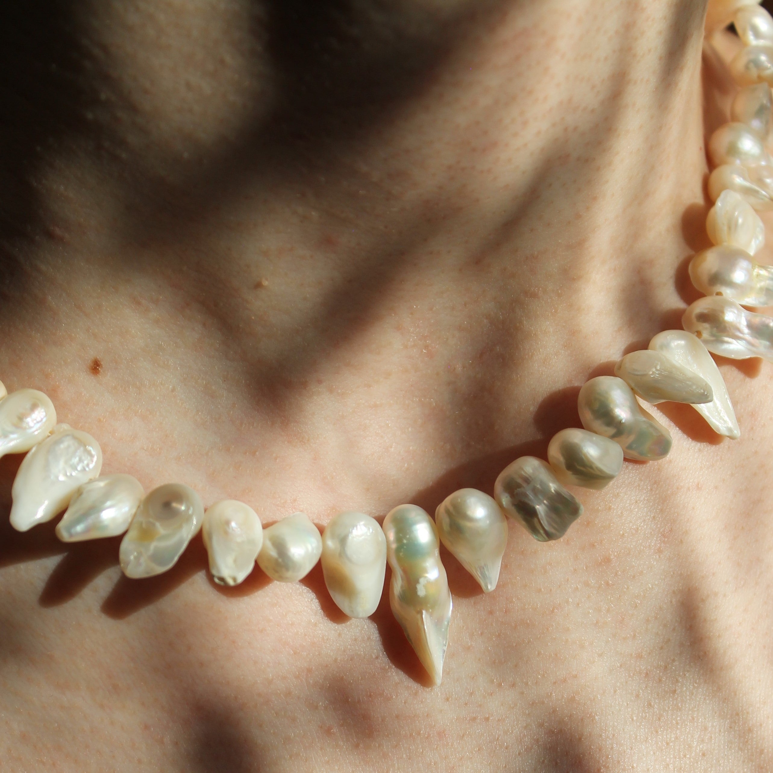 Süßwasserperlen Zähne Choker Kette goldfarben