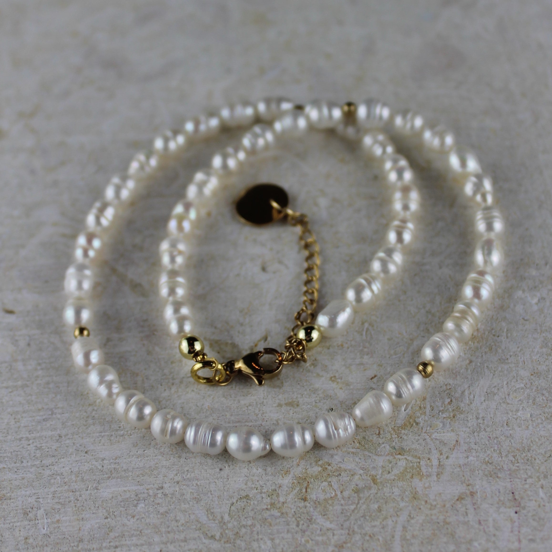 Süßwasserperlen Choker Kette mit Messingperlen goldfarben