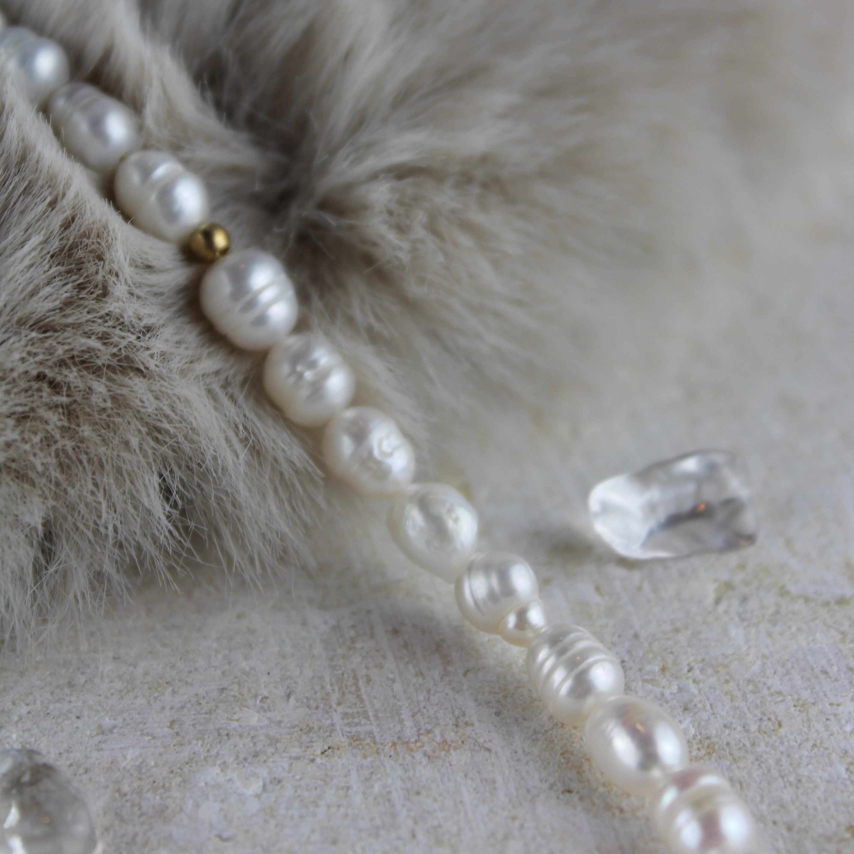 Süßwasserperlen Choker Kette mit Messingperlen goldfarben