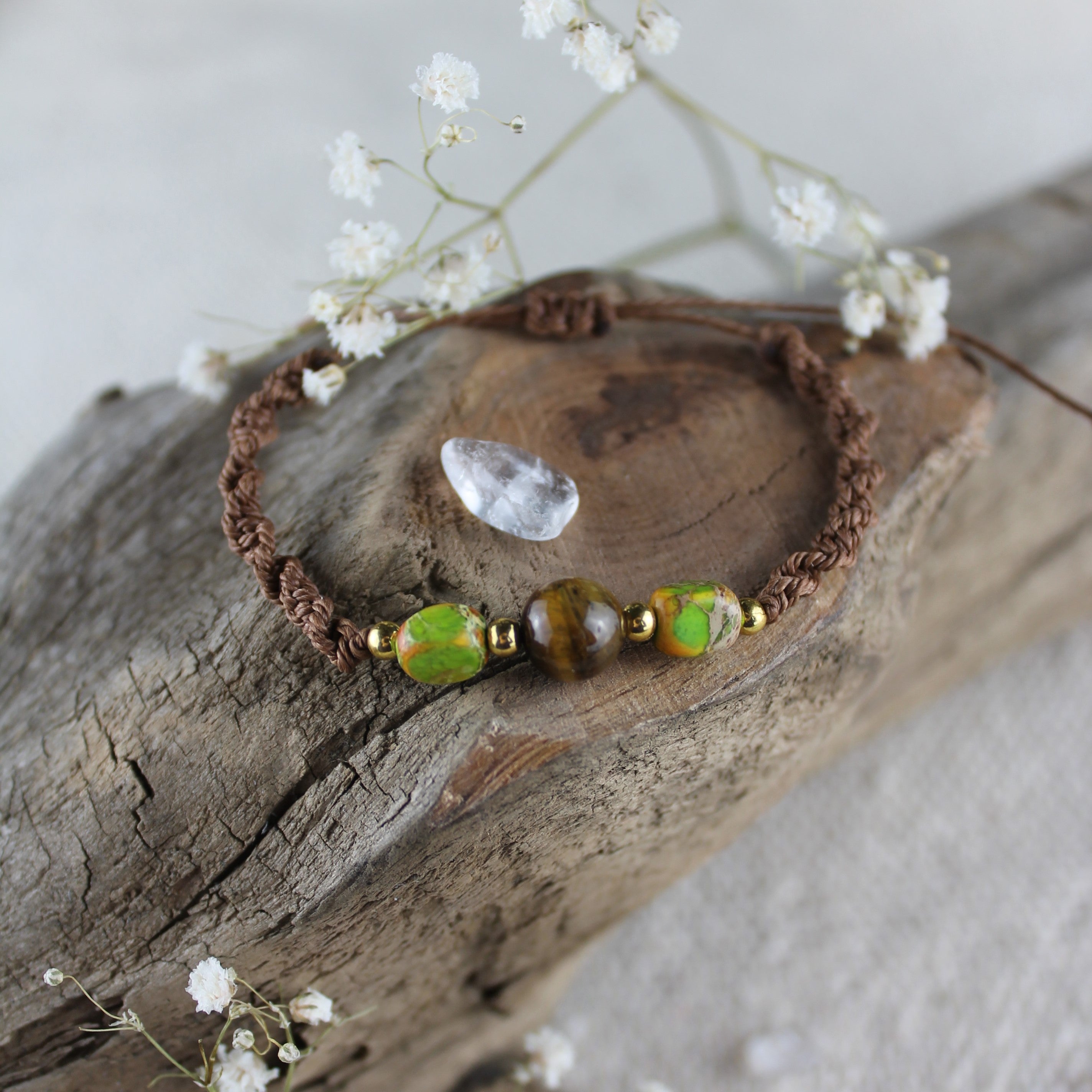 Tigerauge mit Jade Edelsteinarmband Makramee goldfarben