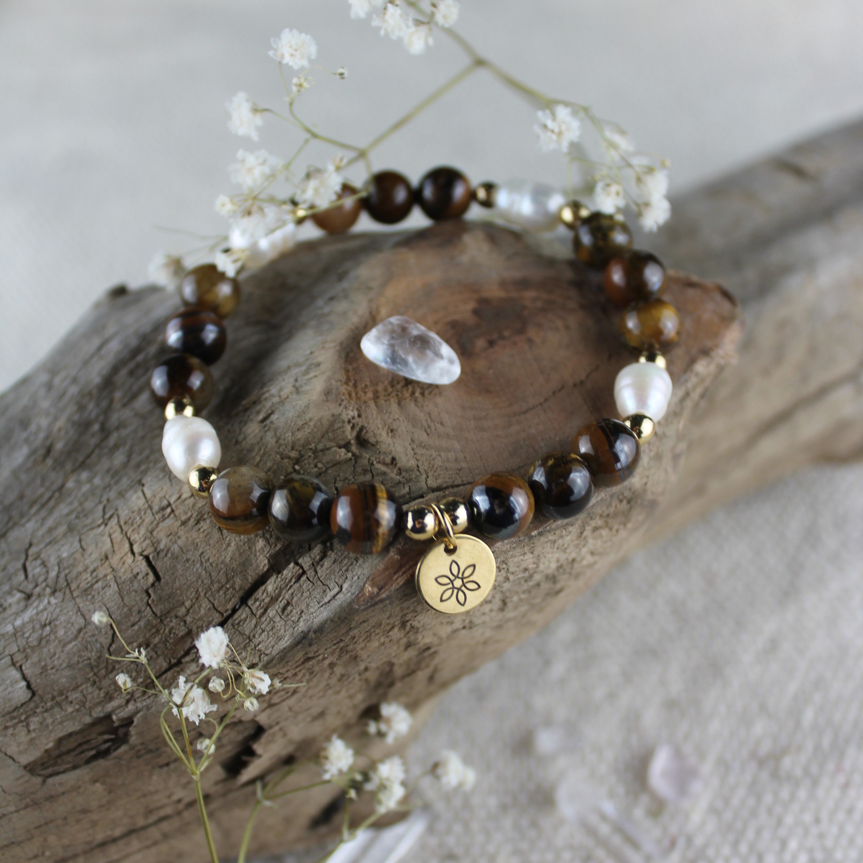 Tigerauge Edelsteinarmband mit Süßwasserperlen goldfarben