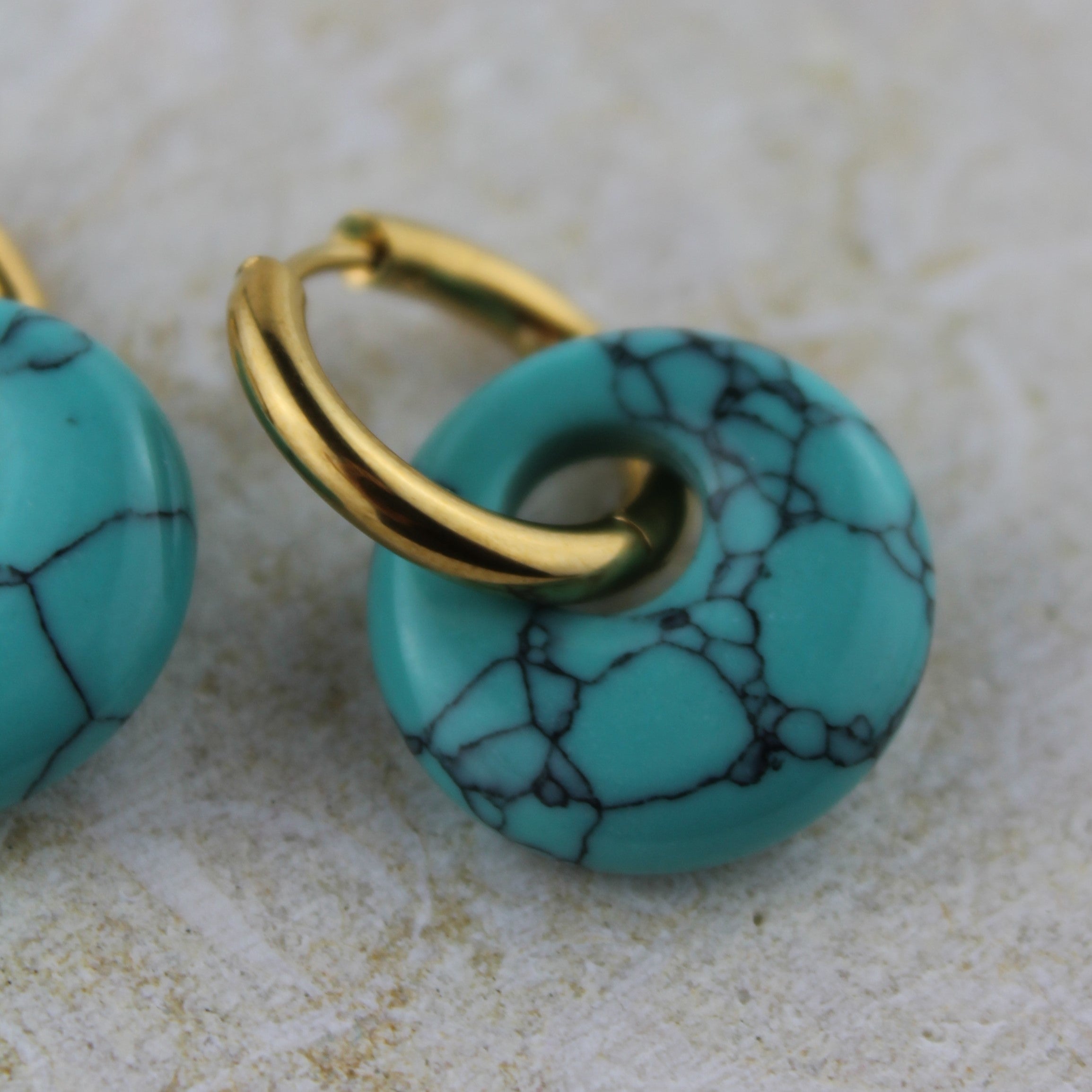 Türkis Edelsteinohrringe Scheibe goldfarben