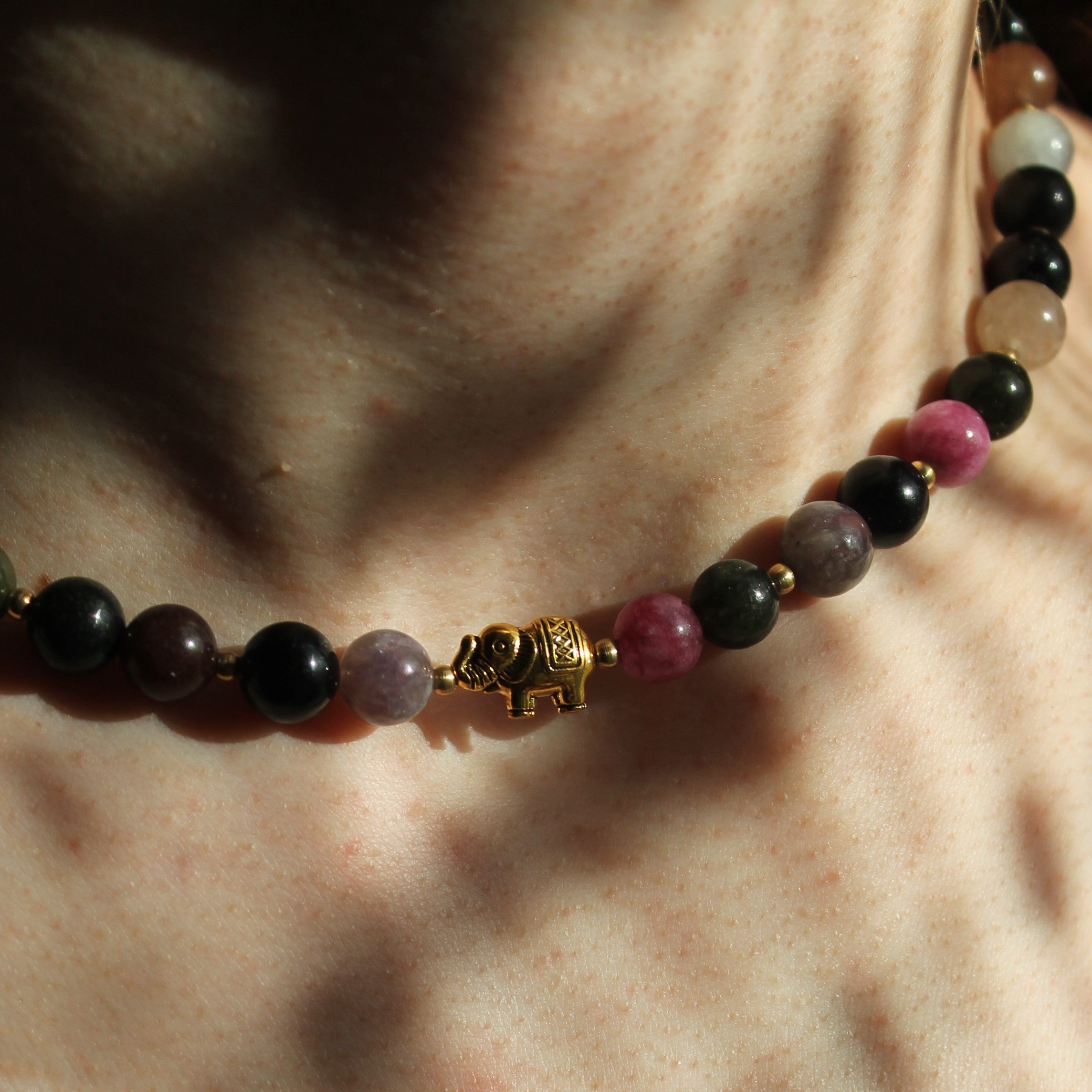 Turmalin Edelsteinkette mit Elefant goldfarben