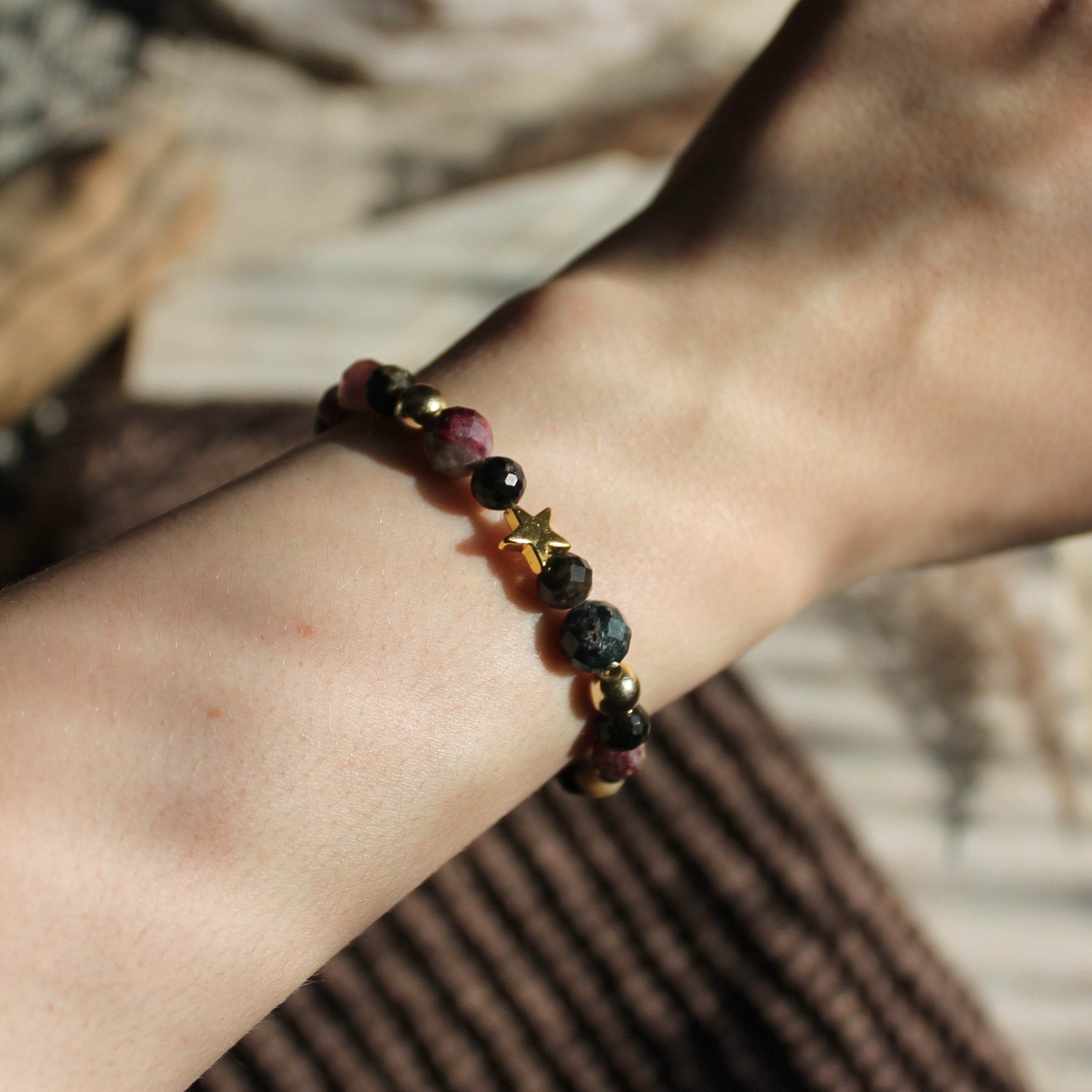 Turmalin mit Stern Edelsteinarmband mit Verschluss goldfarben