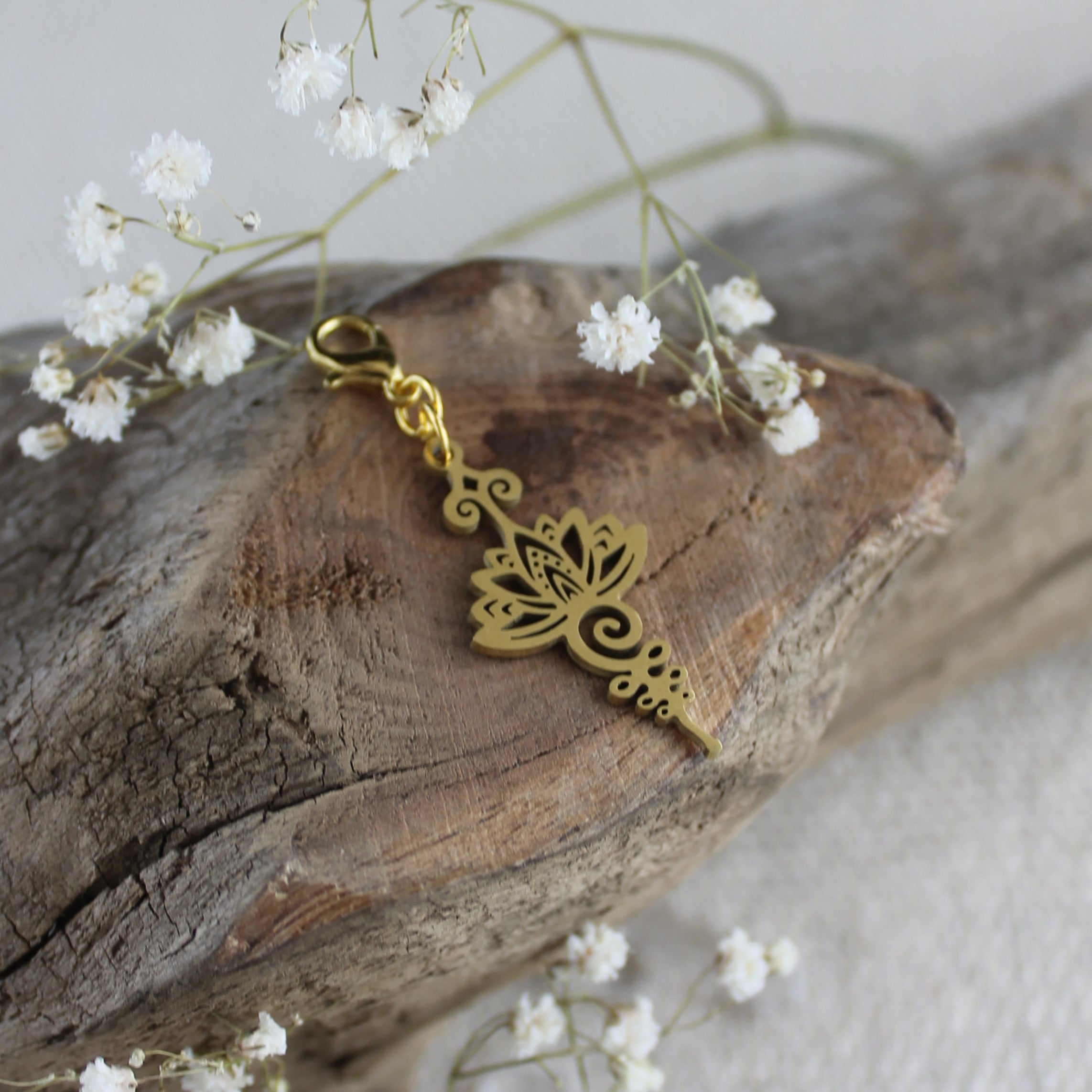 Unalome Lotusblüte Charm Anhänger goldfarben klein