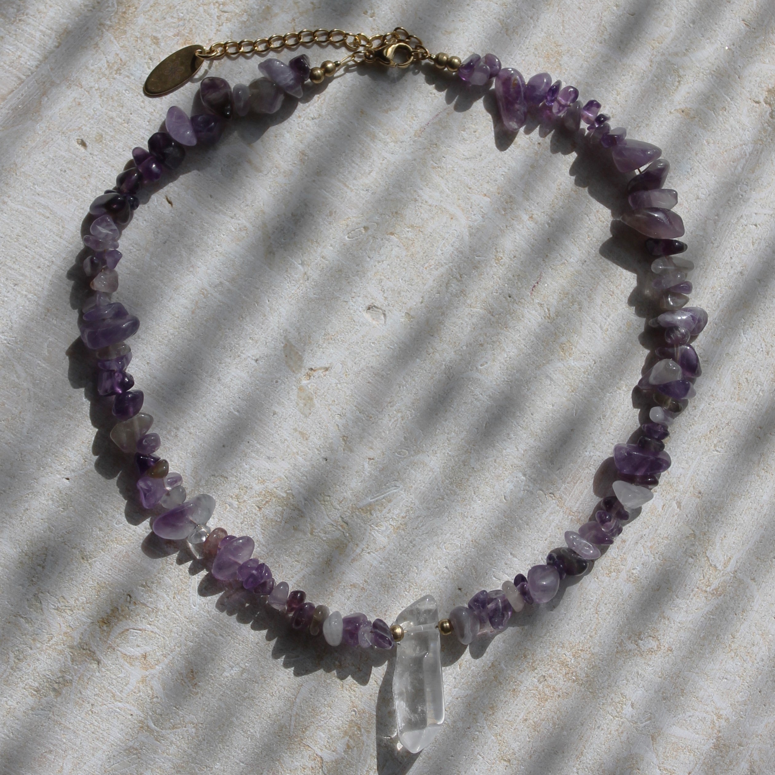 Amethyst Splitter Choker Kette mit Bergkristallspitze goldfarben