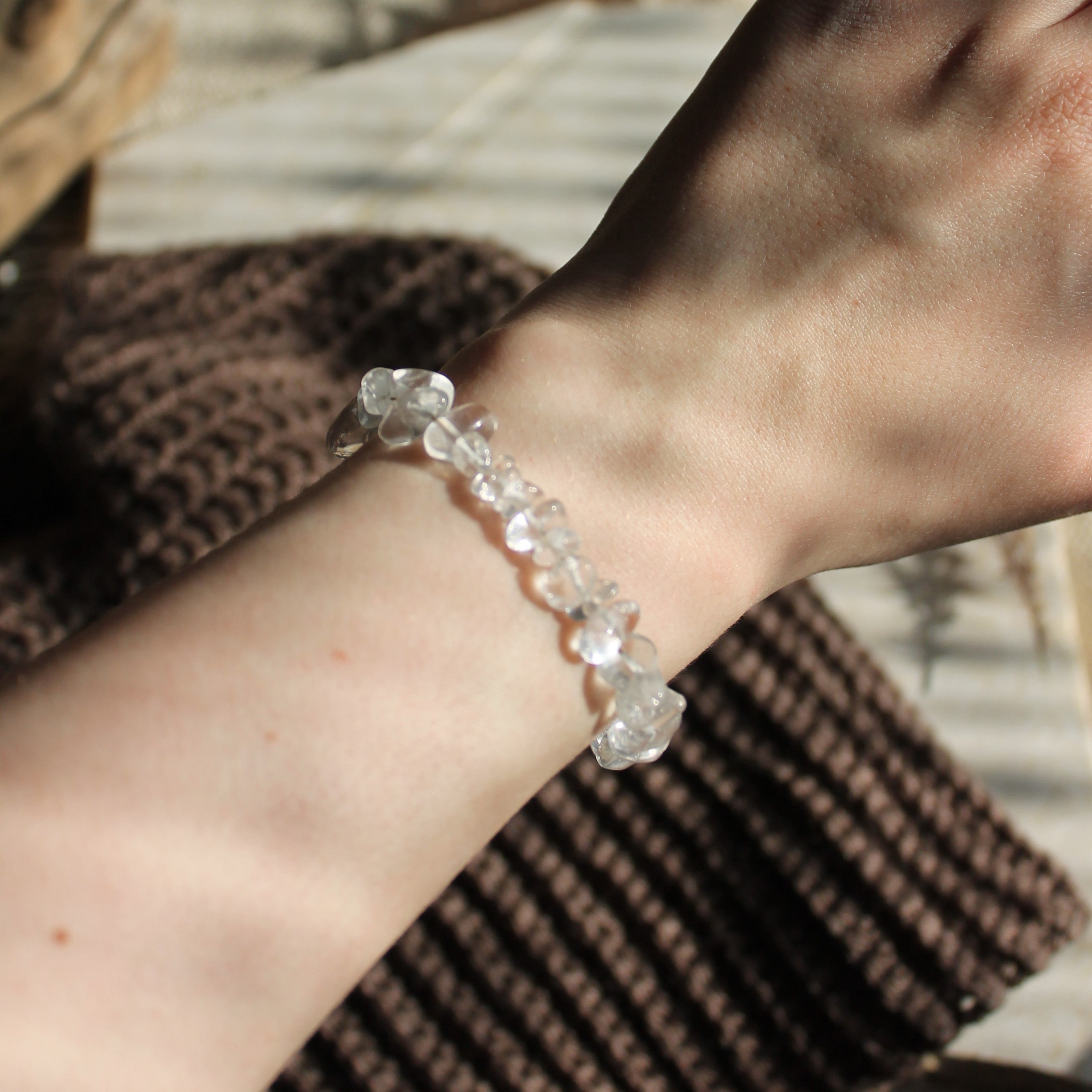Bergkristall Splitter Edelsteinarmband mit Verschluss goldfarben