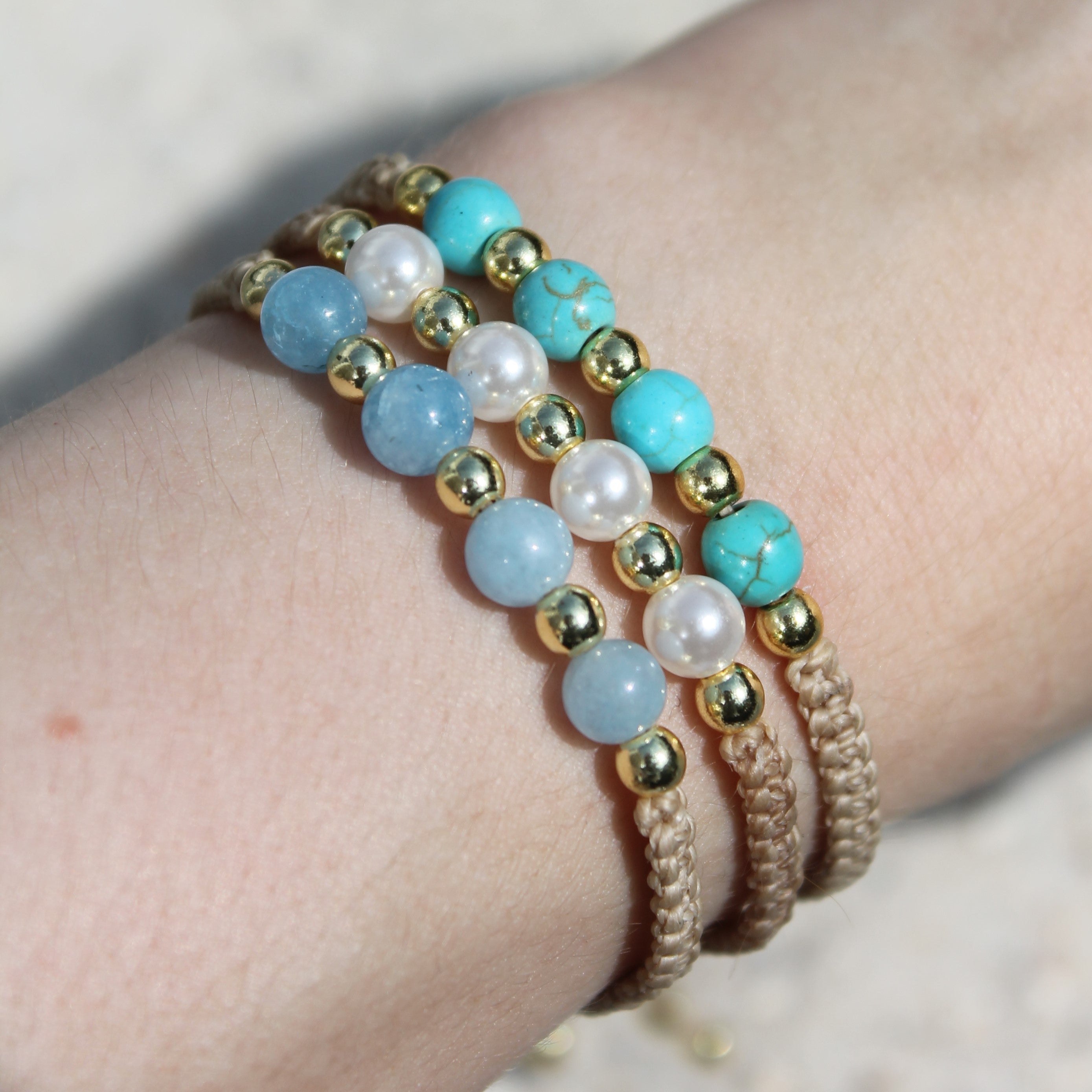 MEDEA Aquamarin Edelsteinarmband Makramee personalisiert gold- oder silberfarben
