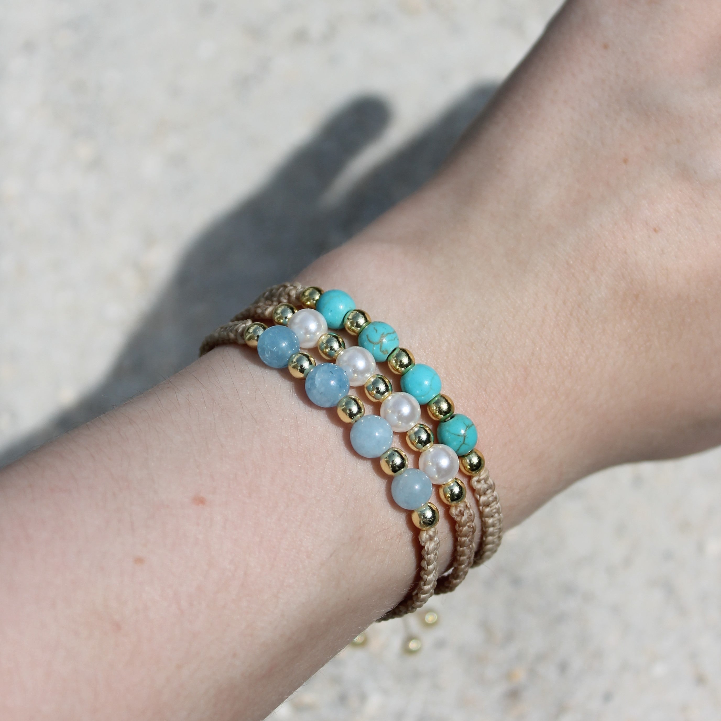 MEDEA Aquamarin Edelsteinarmband Makramee personalisiert gold- oder silberfarben