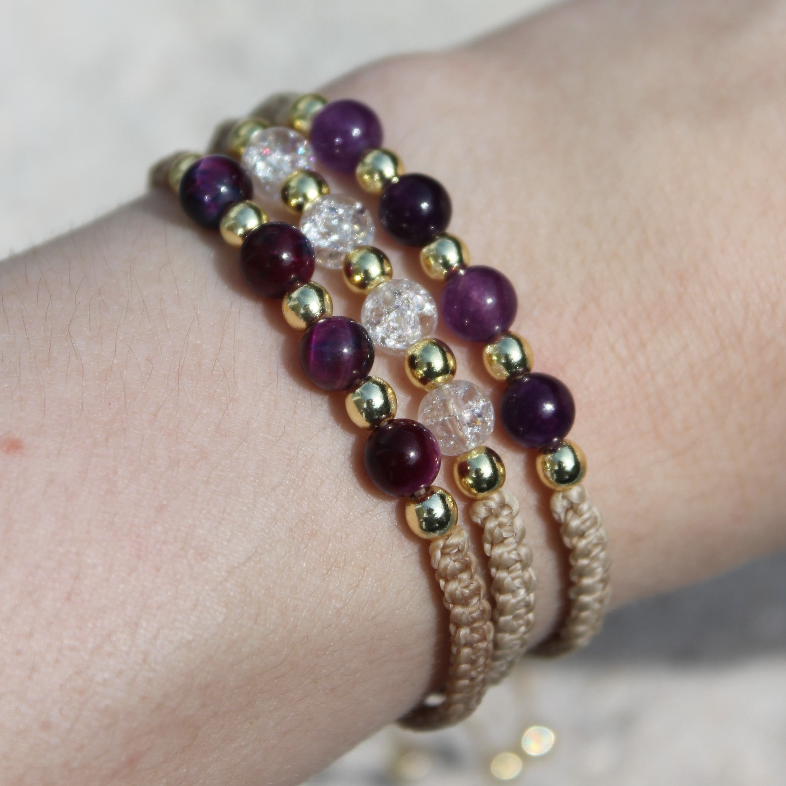 MEDEA Tigerauge lila Edelsteinarmband Makramee personalisiert gold- oder silberfarben