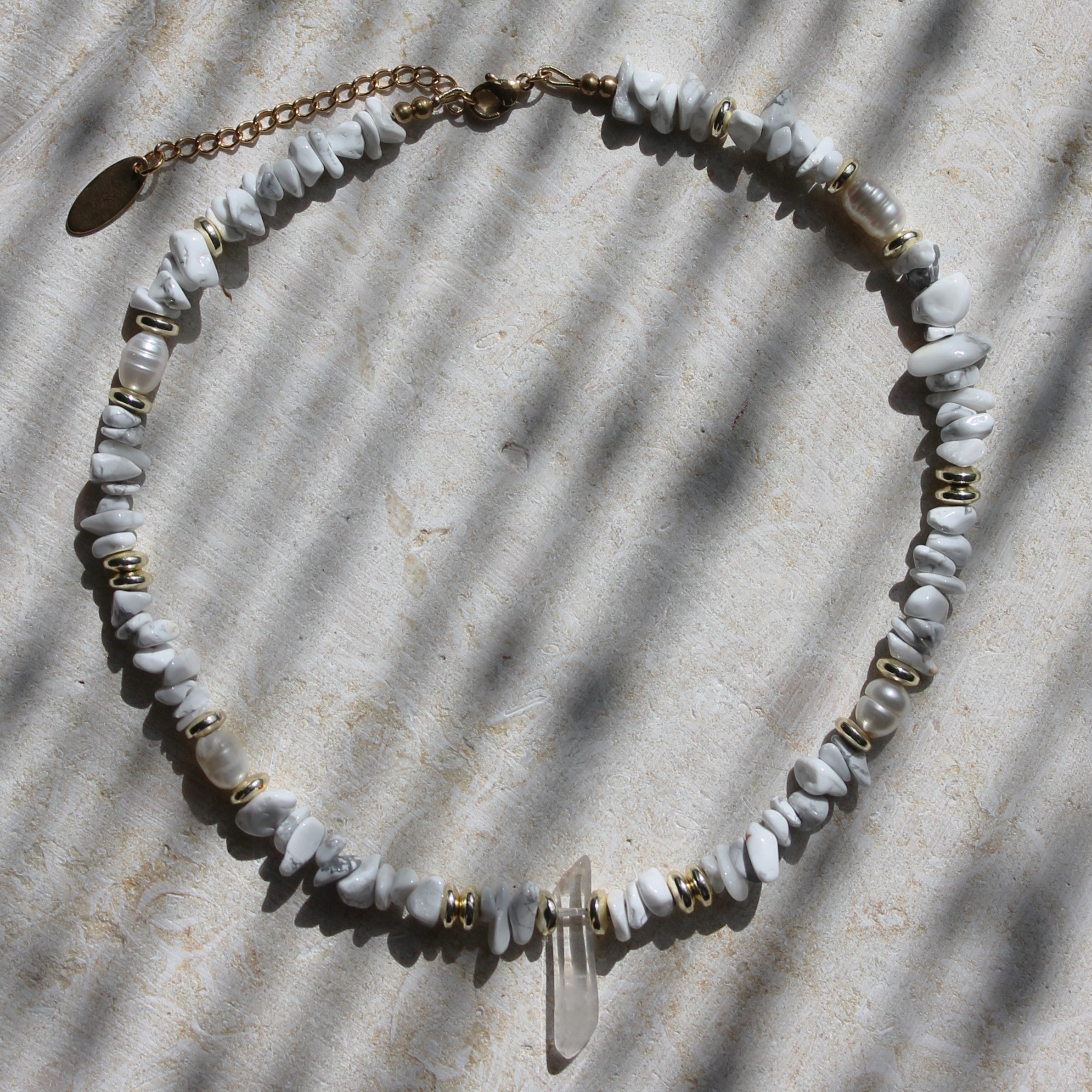 Howlith mit Süßwasserperlen Choker Kette Hämatit goldfarben