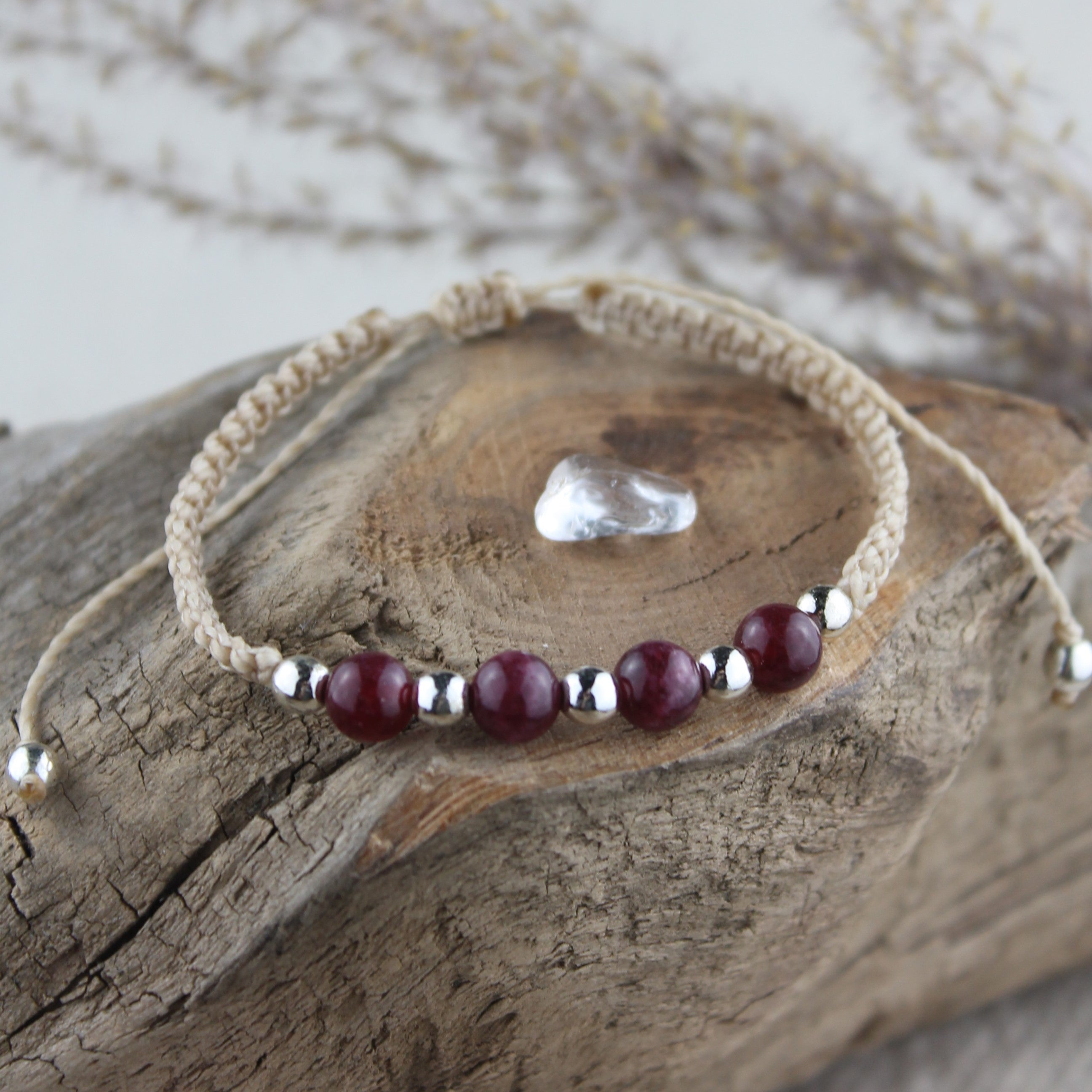 MEDEA Granat Edelsteinarmband Makramee personalisiert gold- oder silberfarben