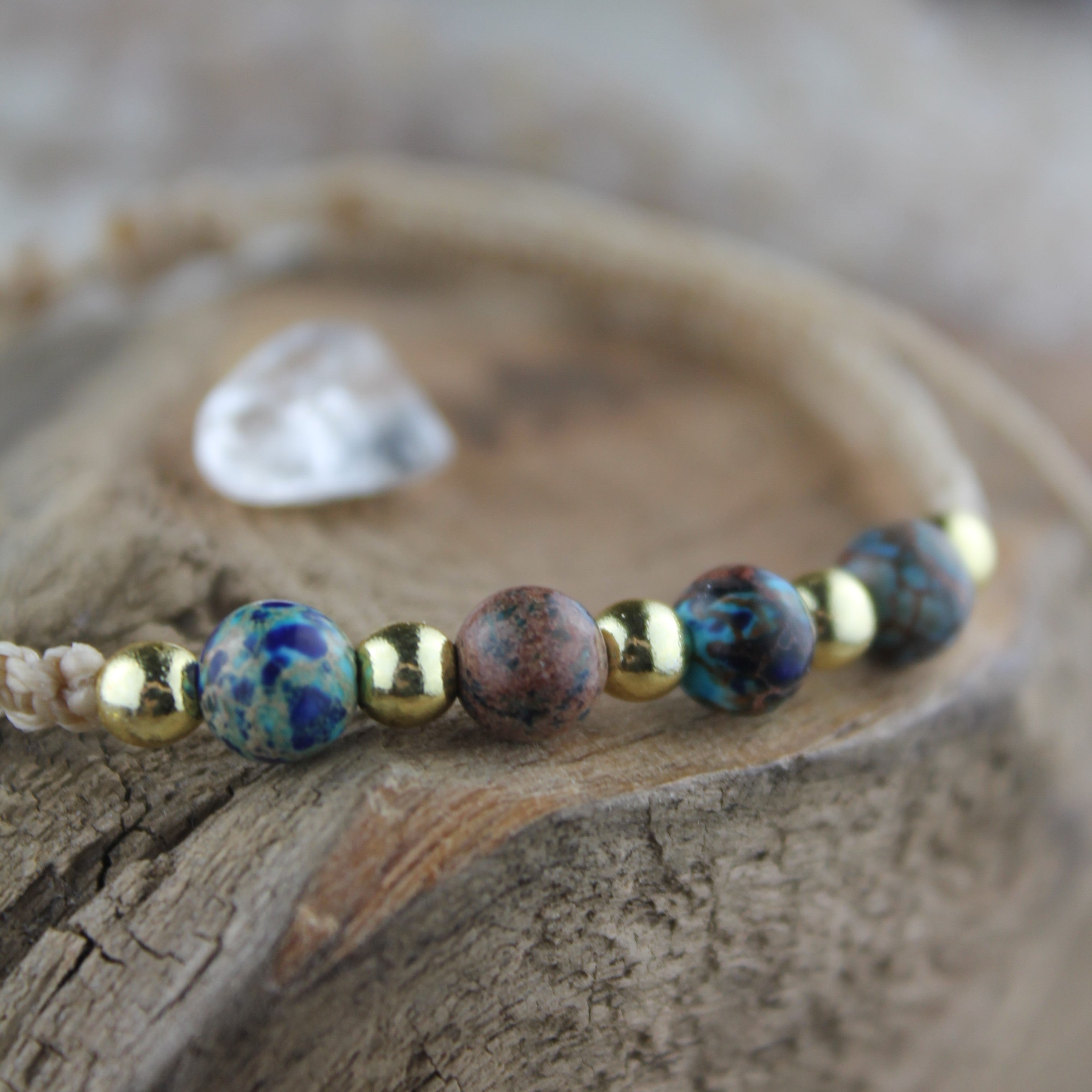 MEDEA Jaspis blau Edelsteinarmband Makramee personalisiert gold- oder silberfarben