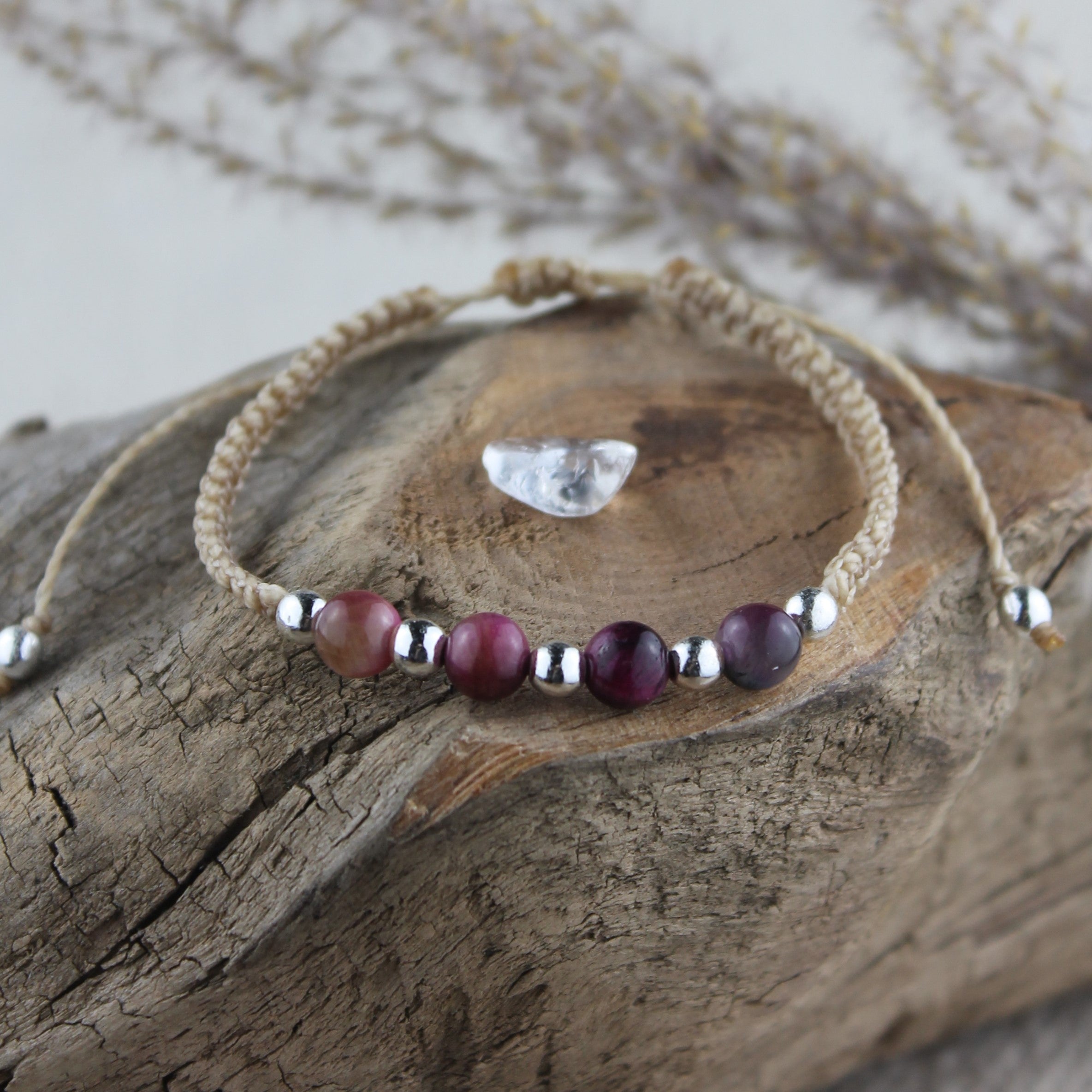 MEDEA Tigerauge lila Edelsteinarmband Makramee personalisiert gold- oder silberfarben