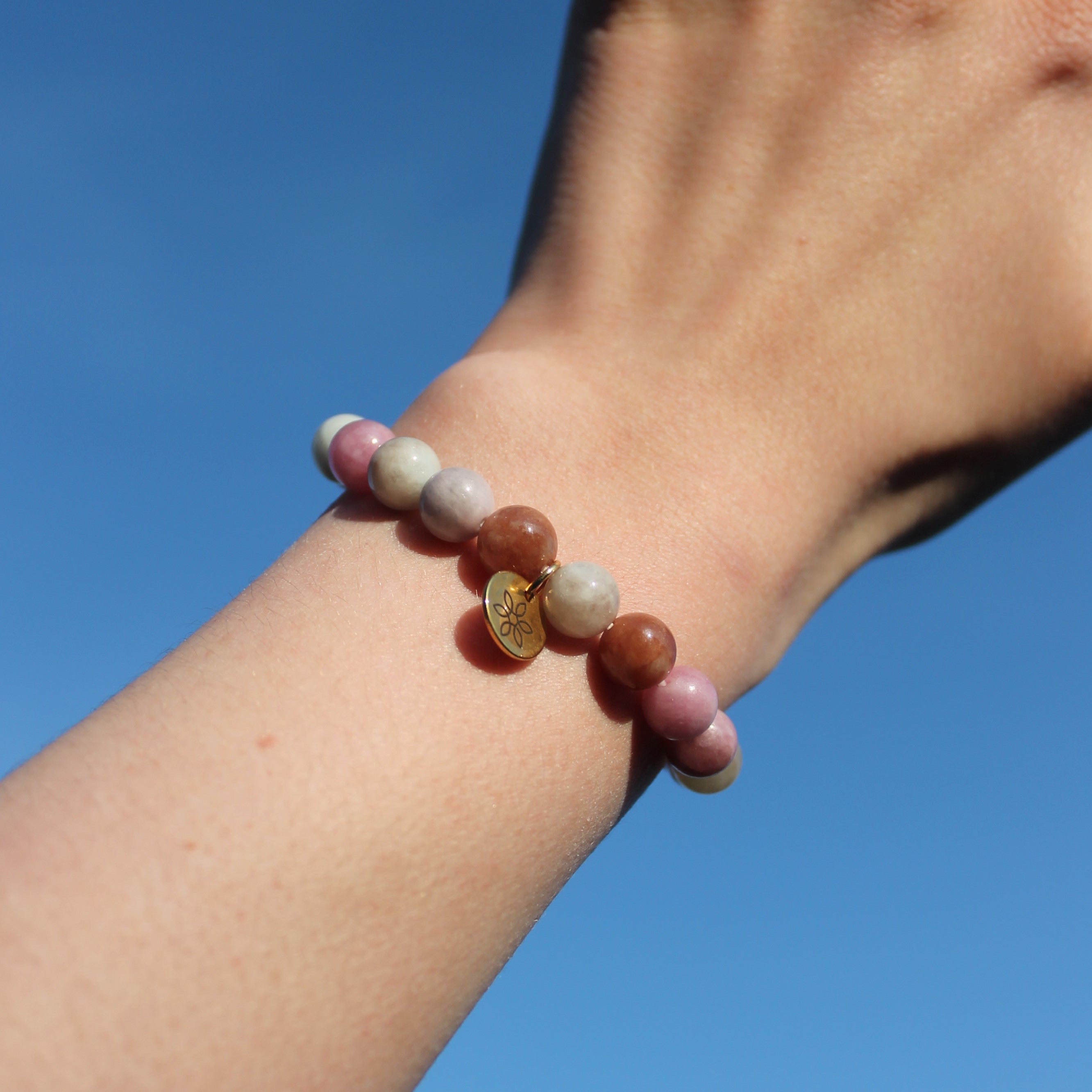 Rosa Jade Edelsteinarmband goldfarben