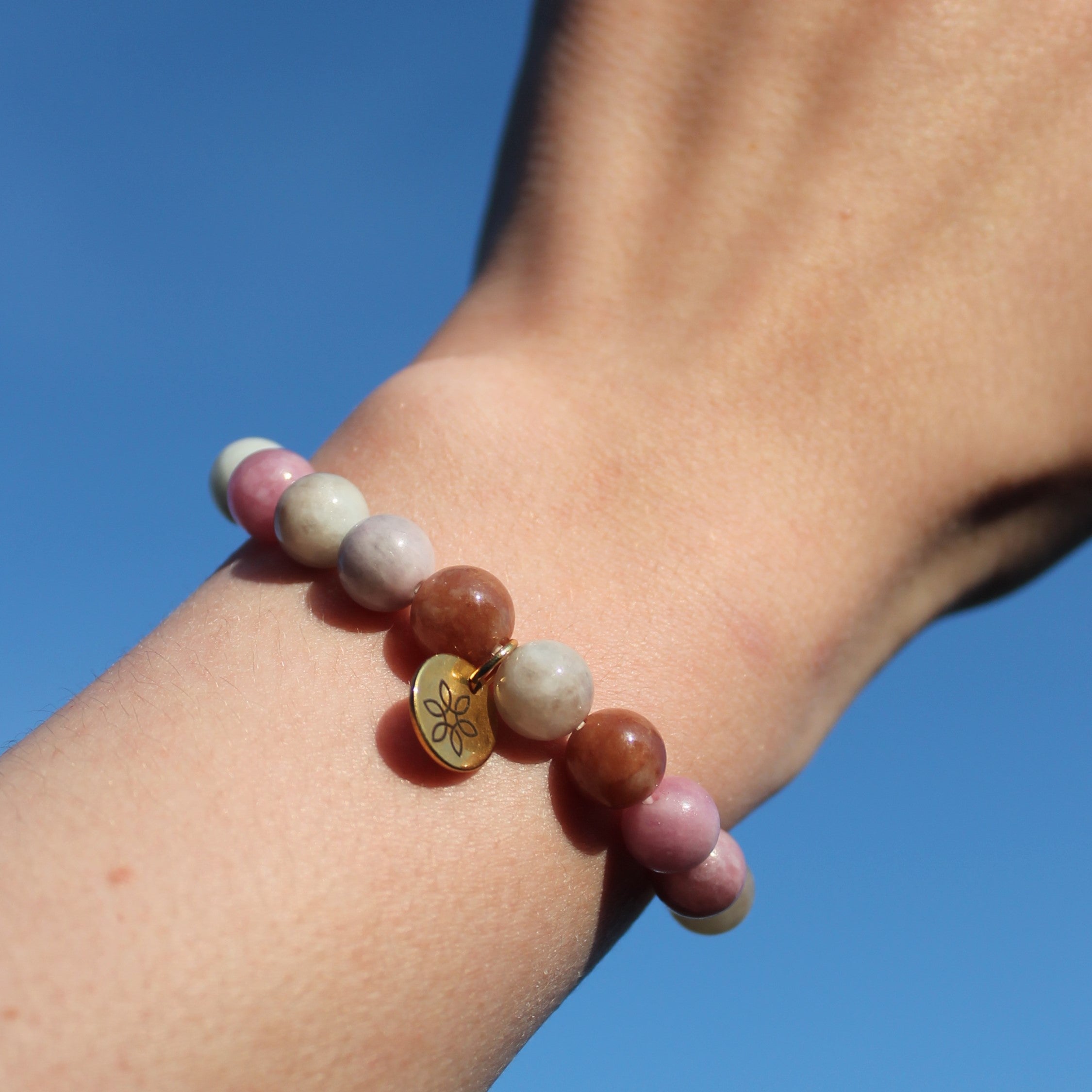 Rosa Jade Edelsteinarmband goldfarben