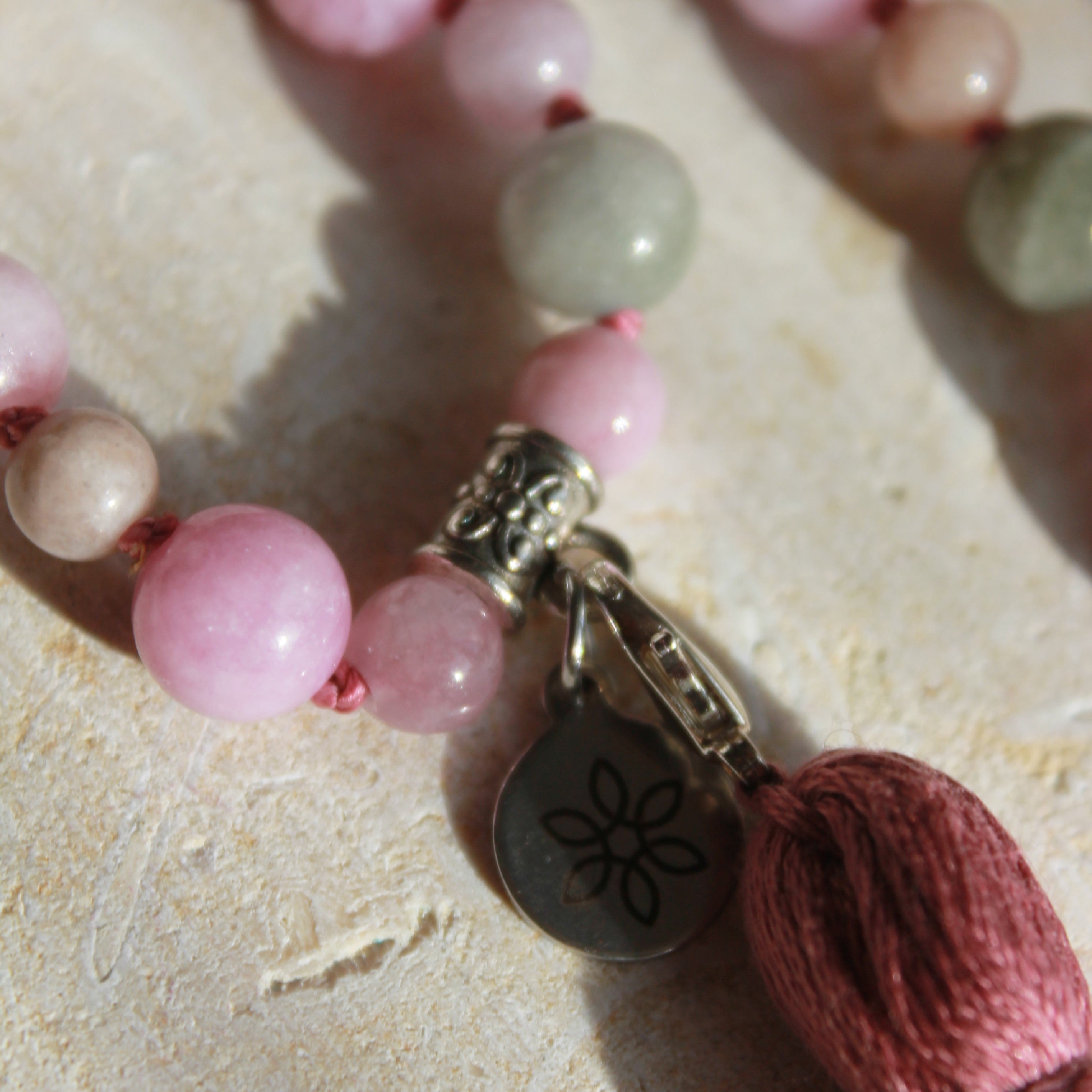 Rosa Jade Mala silberfarben