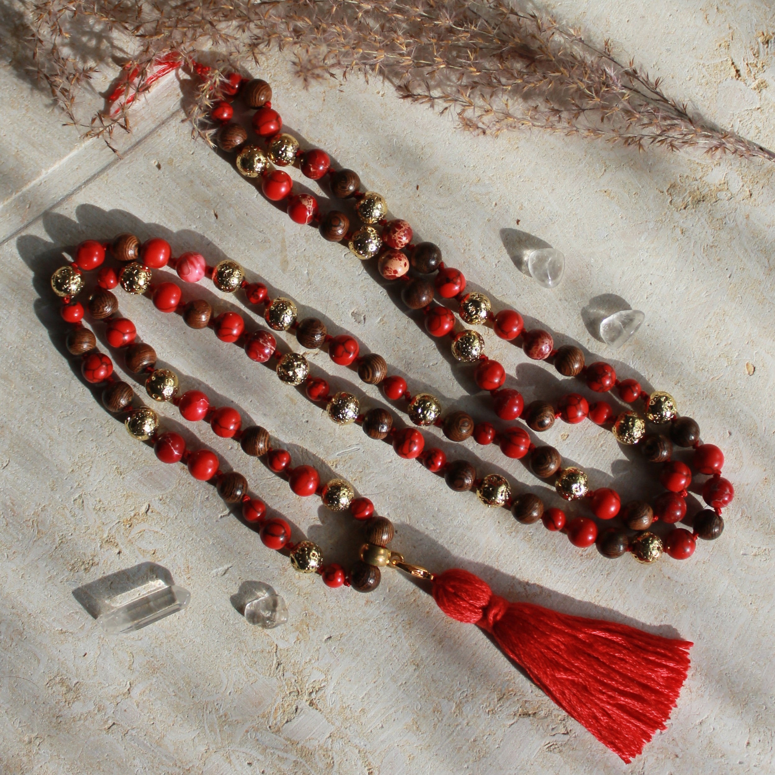Roter Türkis mit Lavastein Mala mit Buddha goldfarben