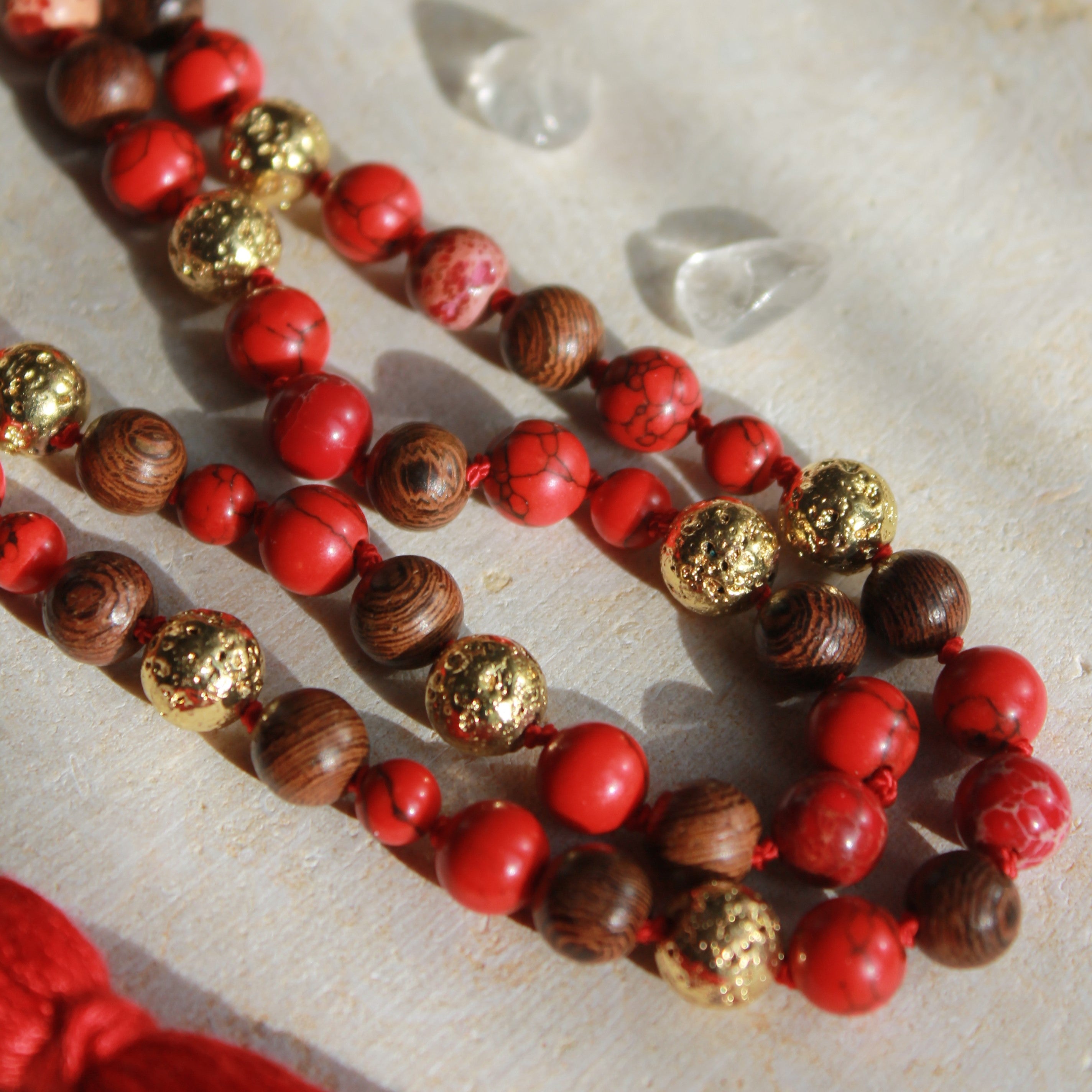 Roter Türkis mit Lavastein Mala mit Buddha goldfarben