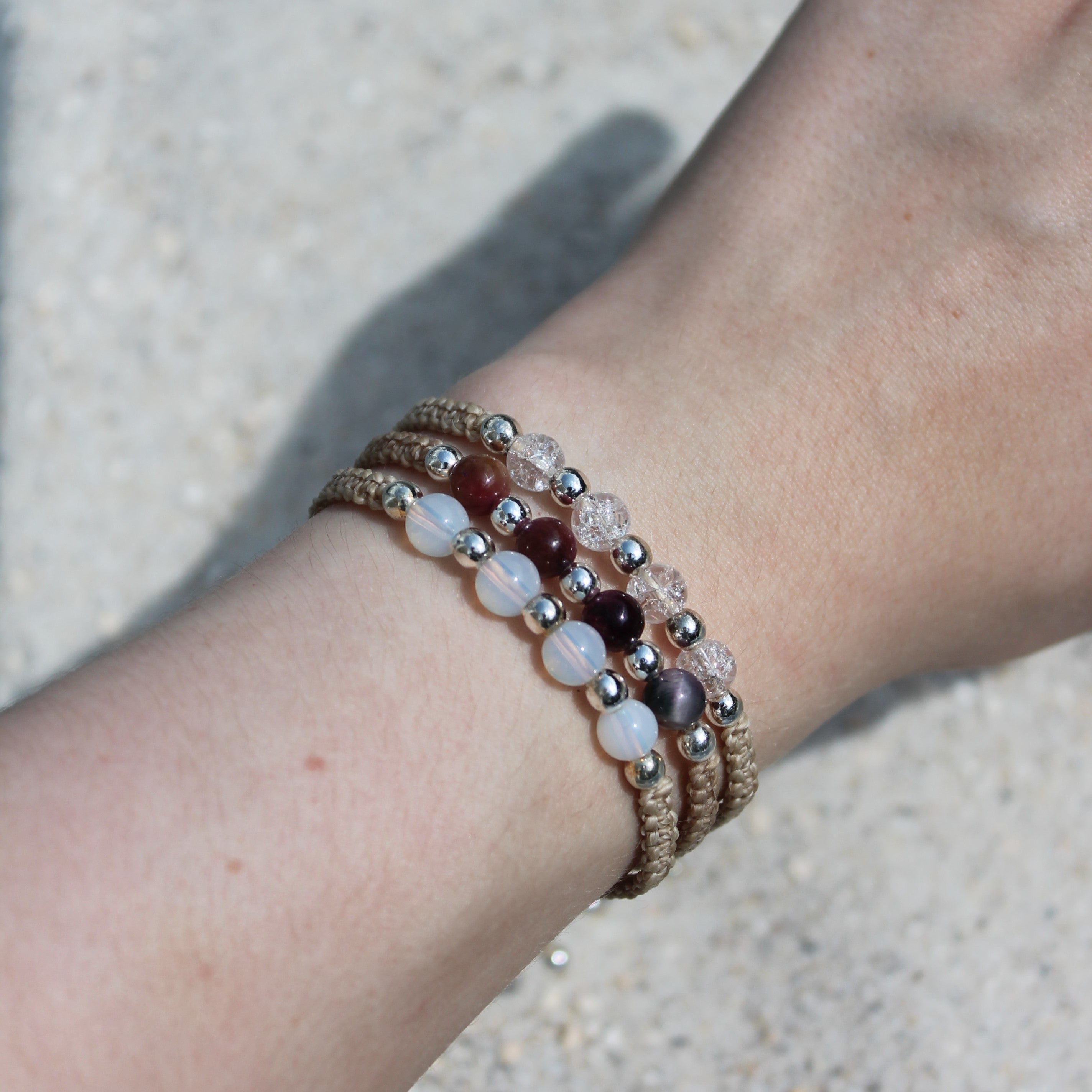 MEDEA Bergkristall Edelsteinarmband Makramee personalisiert gold- oder silberfarben