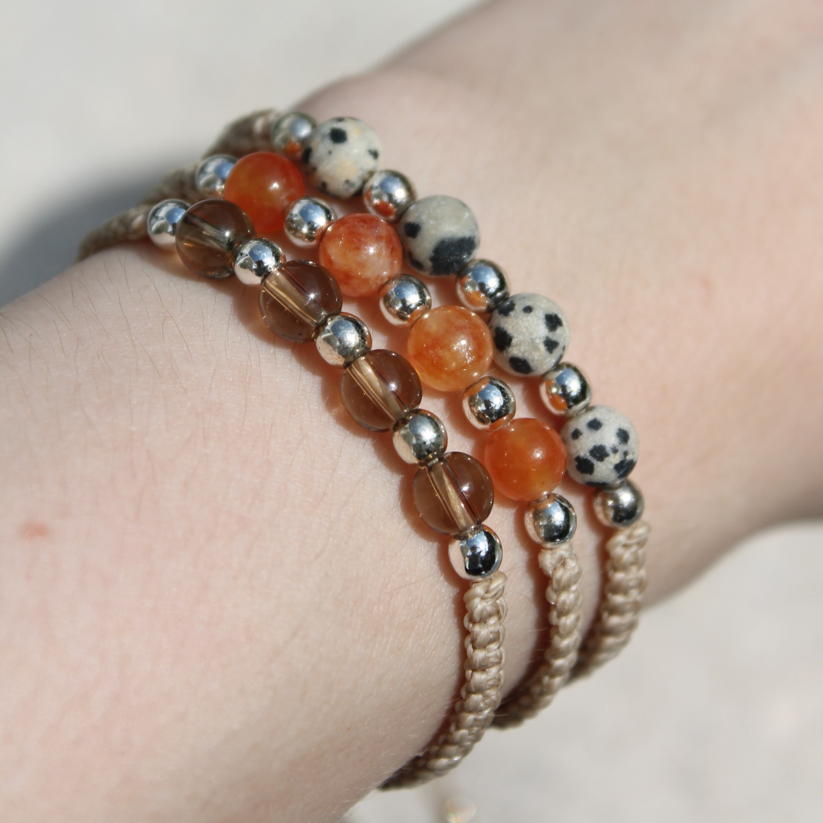 MEDEA Rauchquarz Edelsteinarmband Makramee personalisiert gold- oder silberfarben