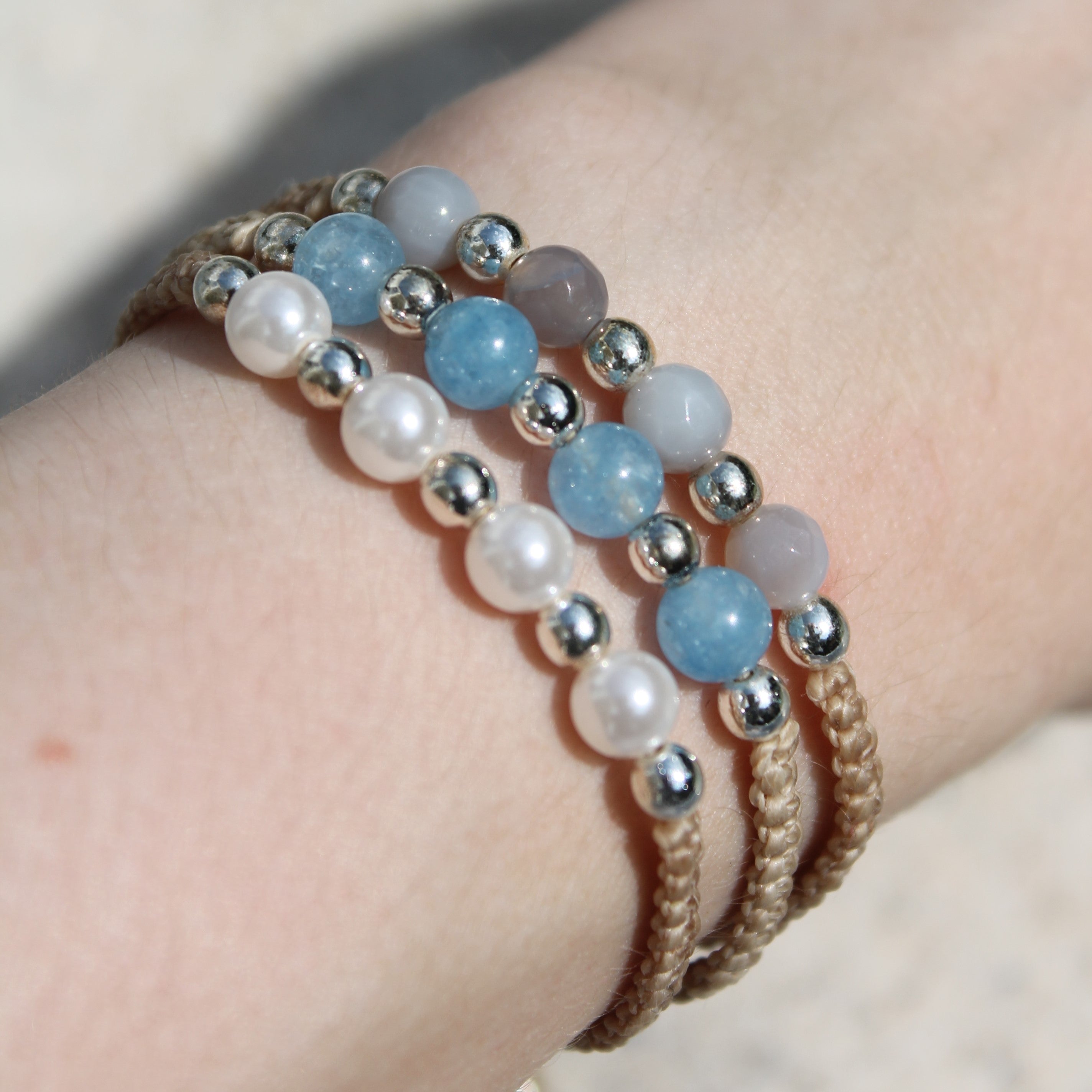 MEDEA Aquamarin Edelsteinarmband Makramee personalisiert gold- oder silberfarben