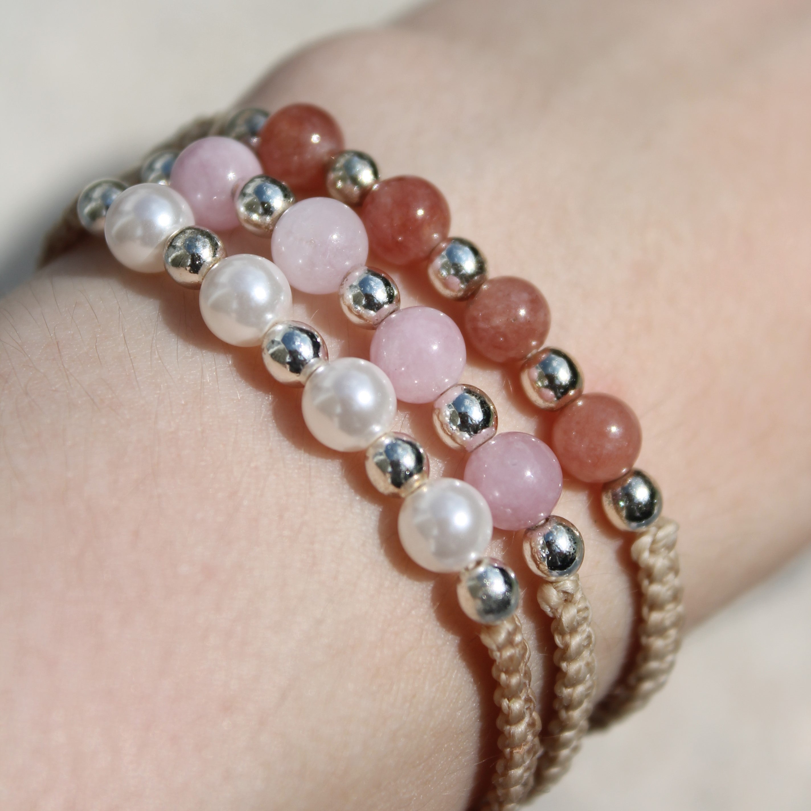 MEDEA Sonnenstein Edelsteinarmband Makramee personalisiert gold- oder silberfarben