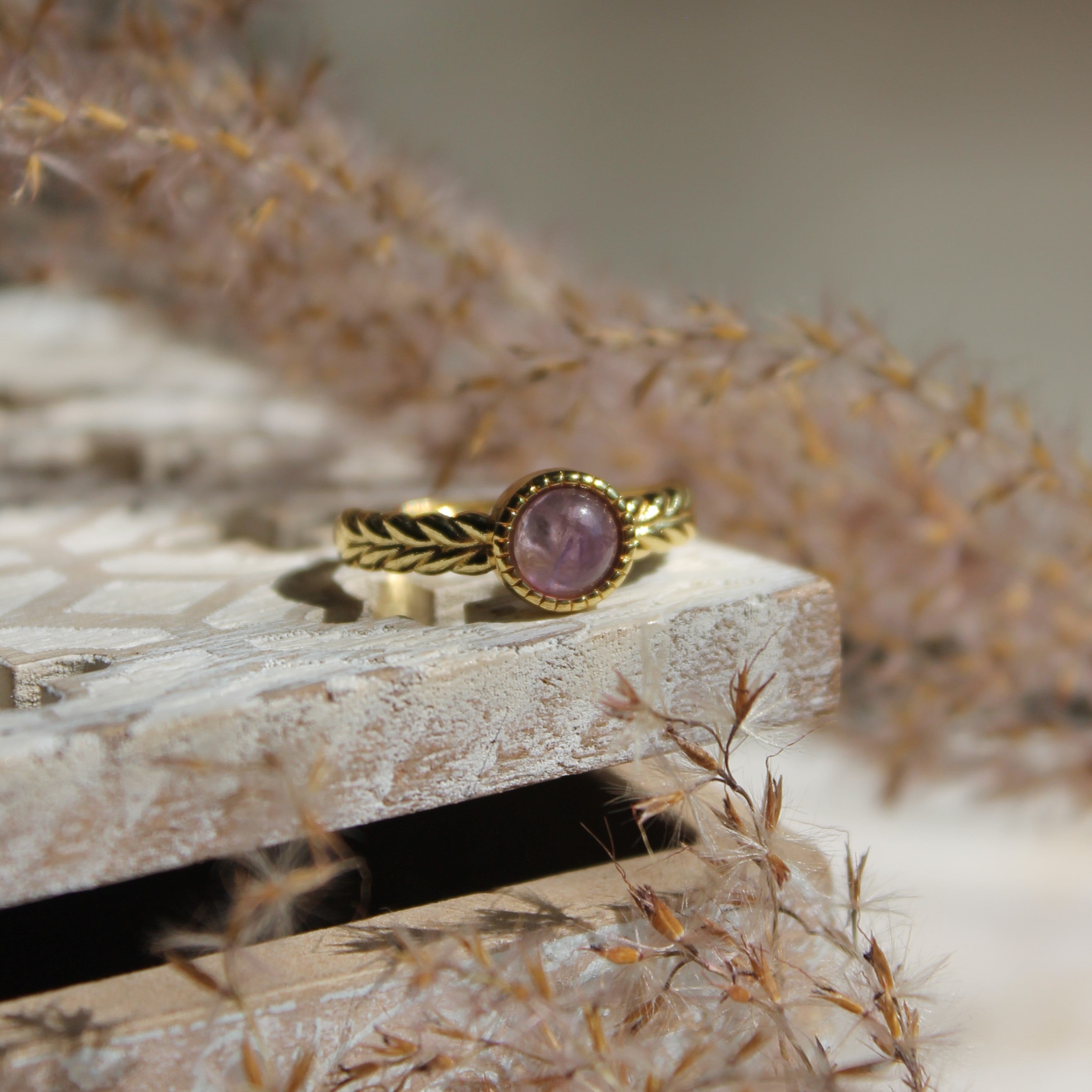 Amethyst Edelsteinring YURENA größenverstellbar goldfarben