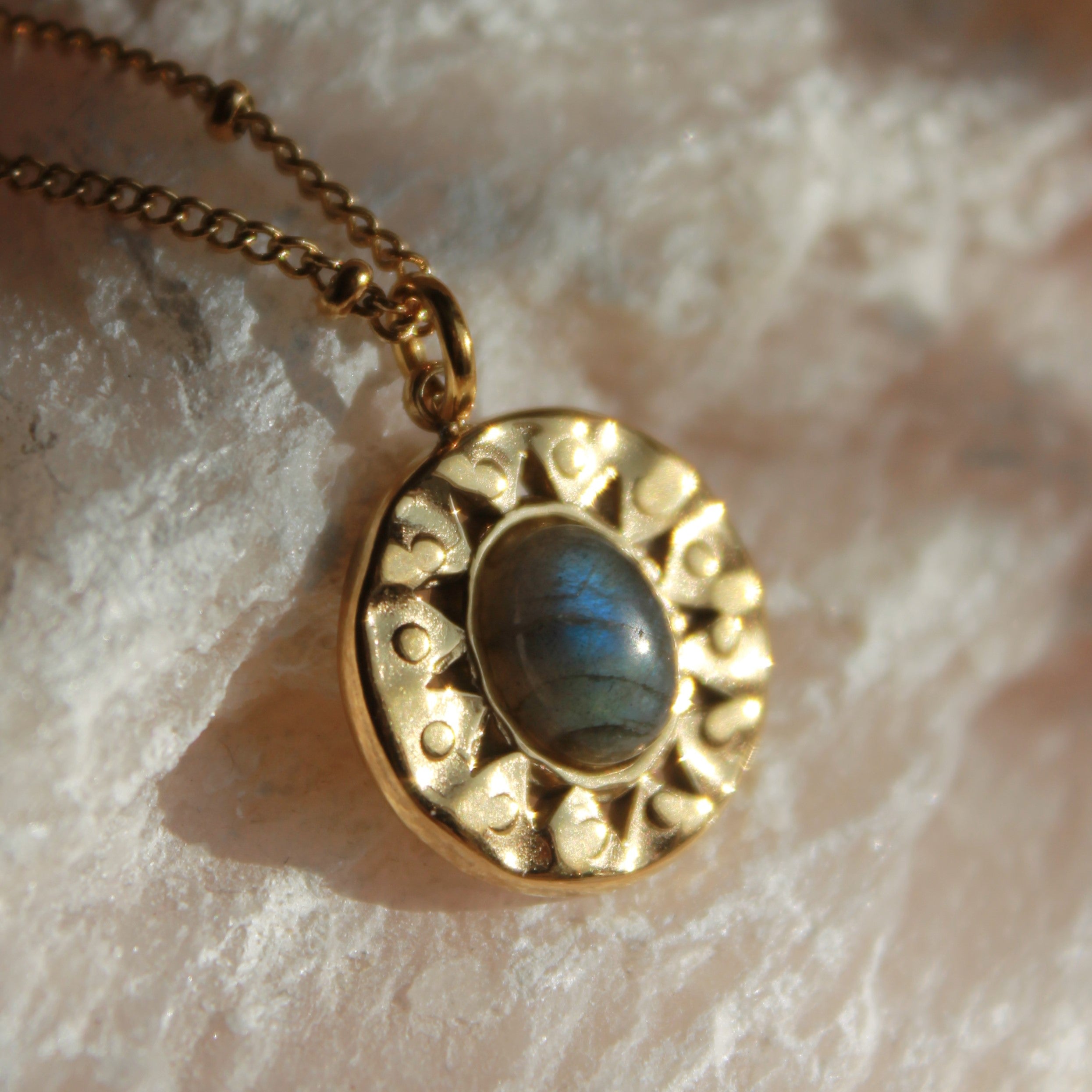 Labradorit boho Edelsteinanhänger Kette goldfarben