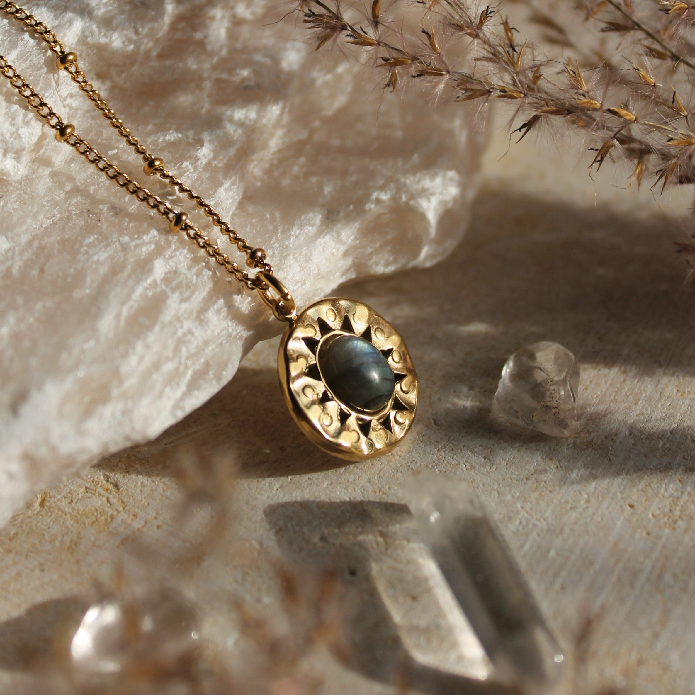Labradorit boho Edelsteinanhänger Kette goldfarben