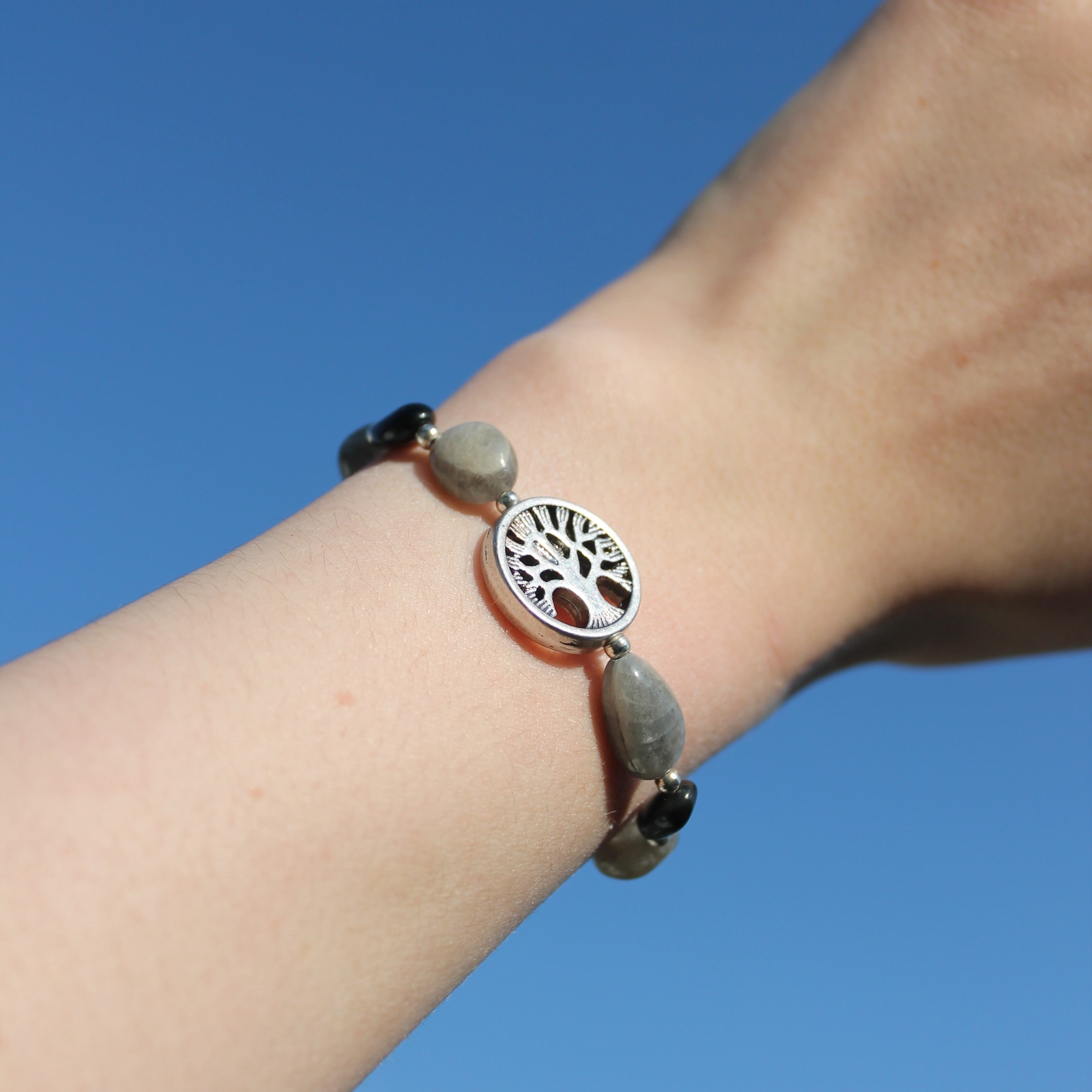 Labradorit Onyx Edelsteinarmband Makramee mit Lebensbaum silberfarben