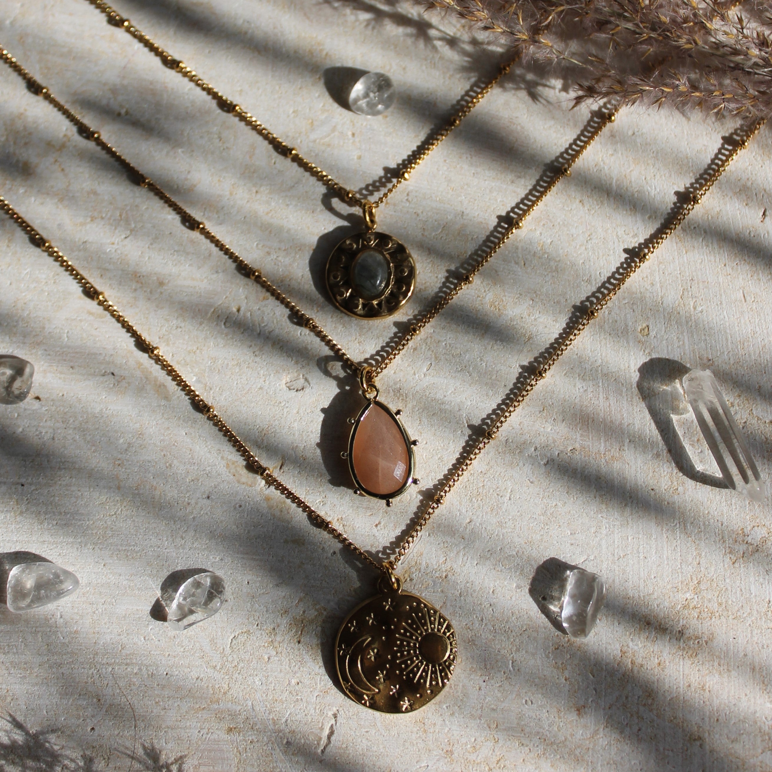 Labradorit boho Edelsteinanhänger Kette goldfarben