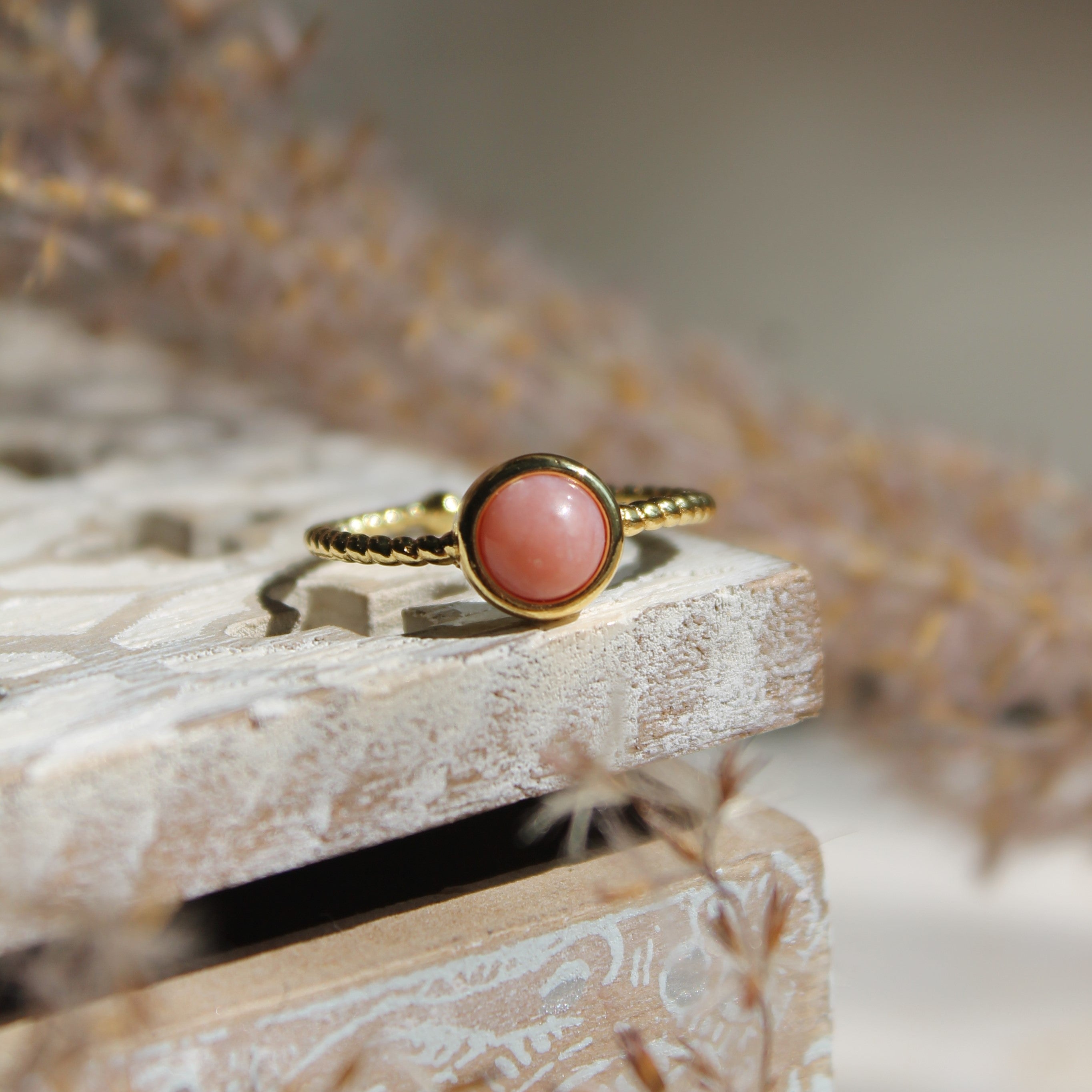 Rhodochrosit Edelsteinring YUNA größenverstellbar goldfarben