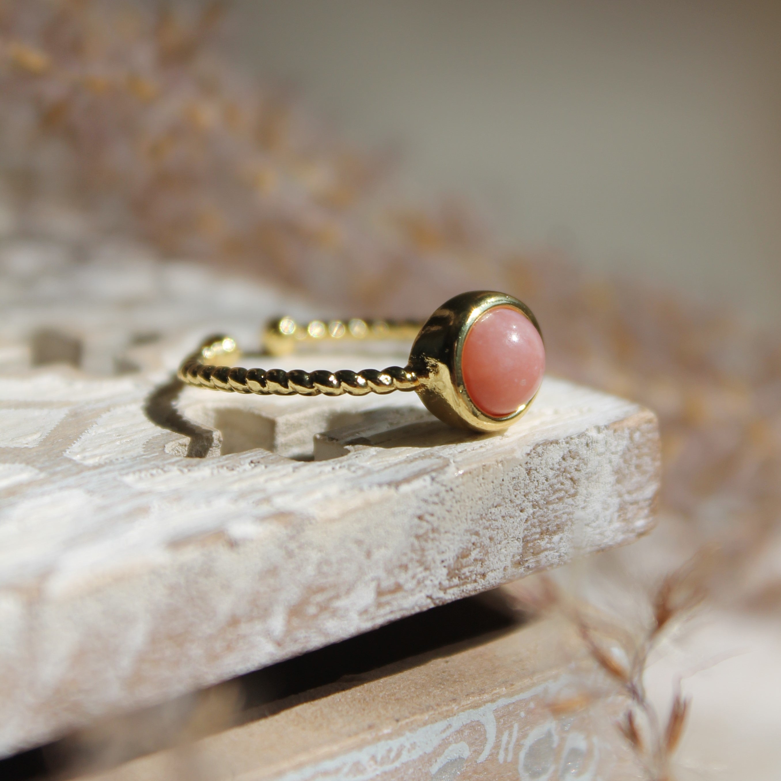 Rhodochrosit Edelsteinring YUNA größenverstellbar goldfarben