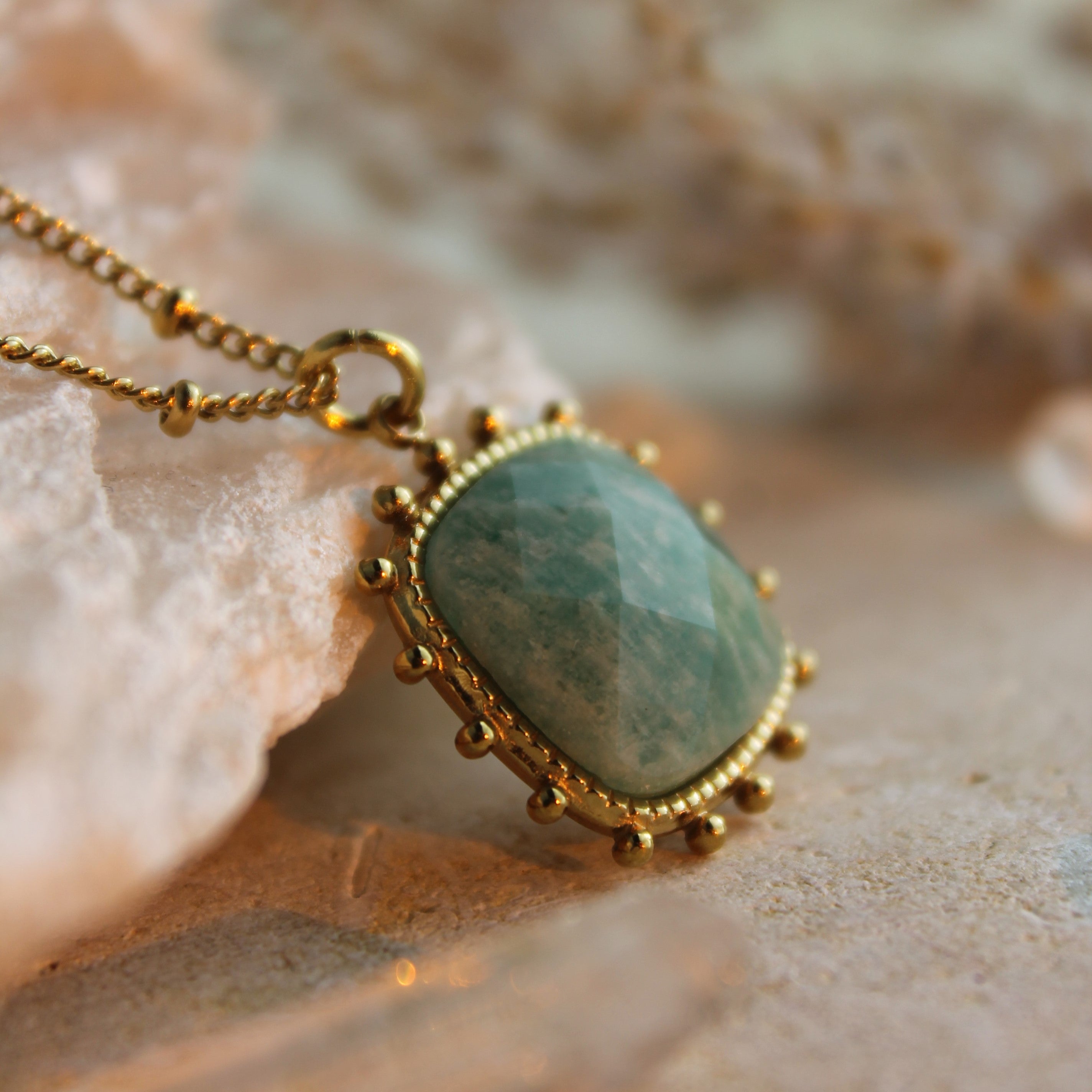 Amazonit SOL Edelsteinanhänger Kette goldfarben