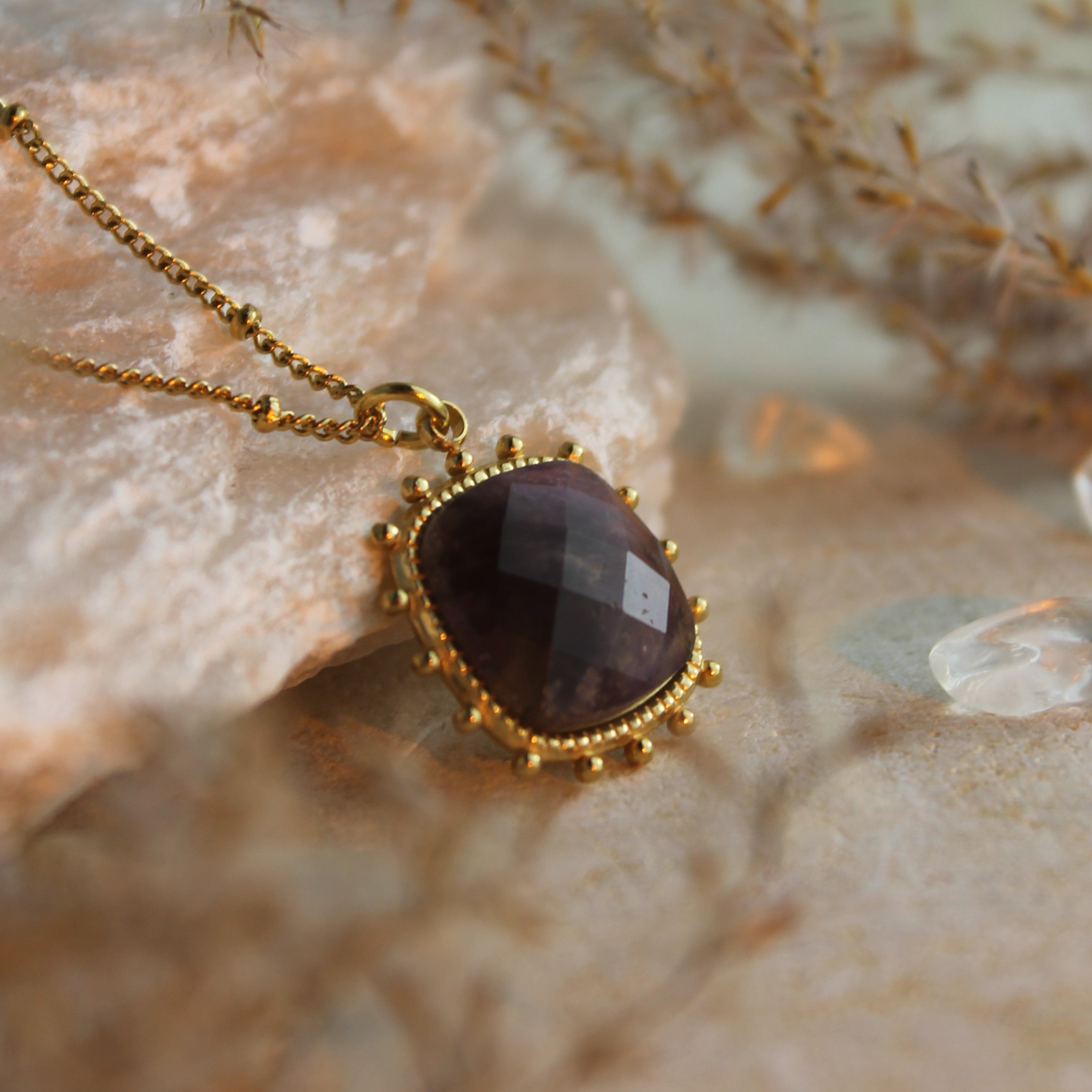 Amethyst SOL Edelsteinanhänger Kette goldfarben