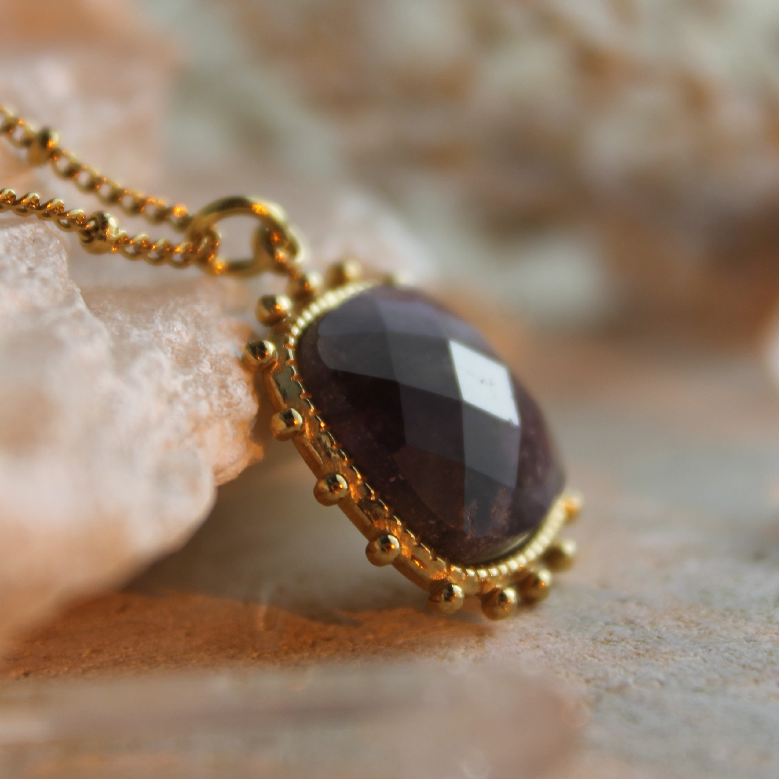 Amethyst SOL Edelsteinanhänger Kette goldfarben