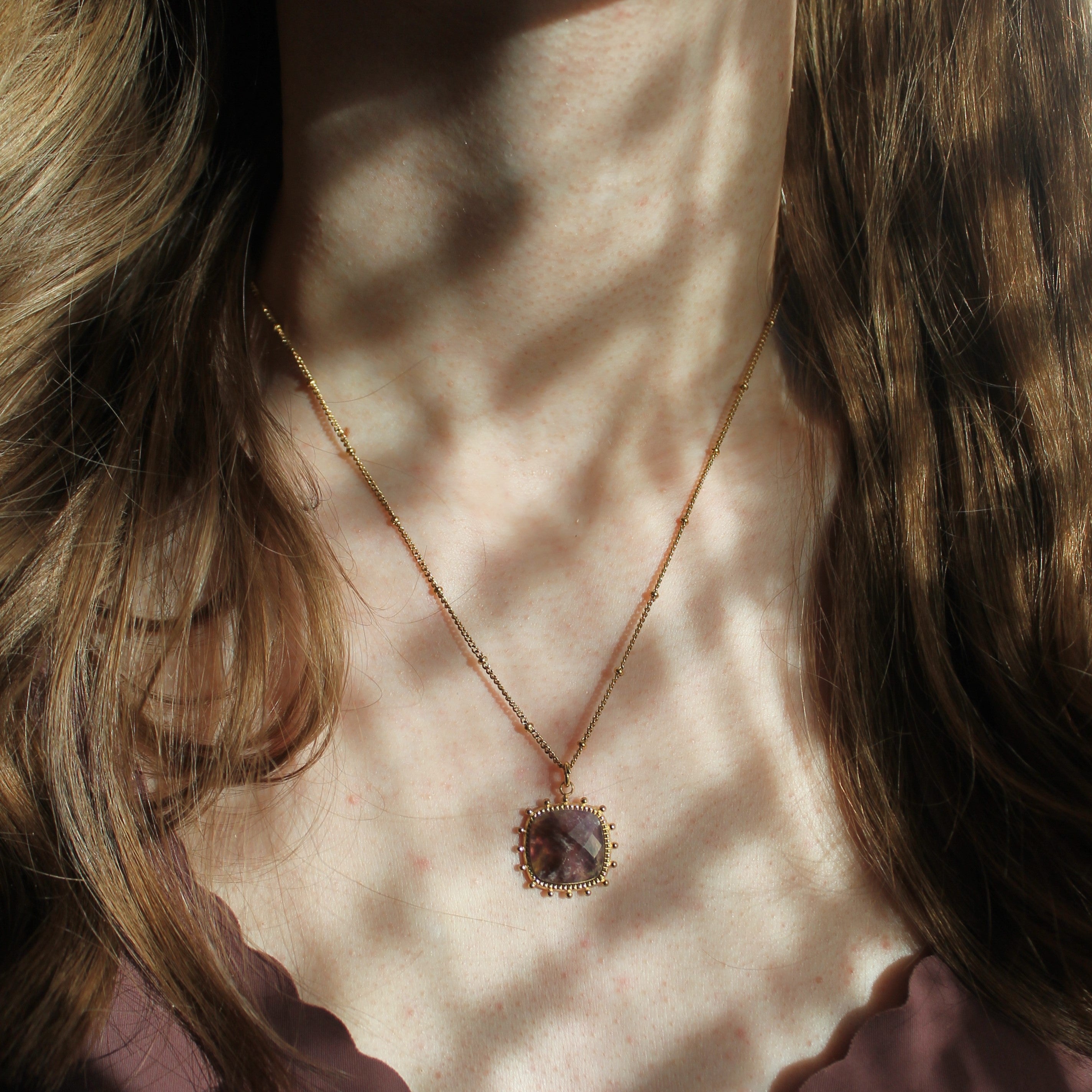 Amethyst SOL Edelsteinanhänger Kette goldfarben