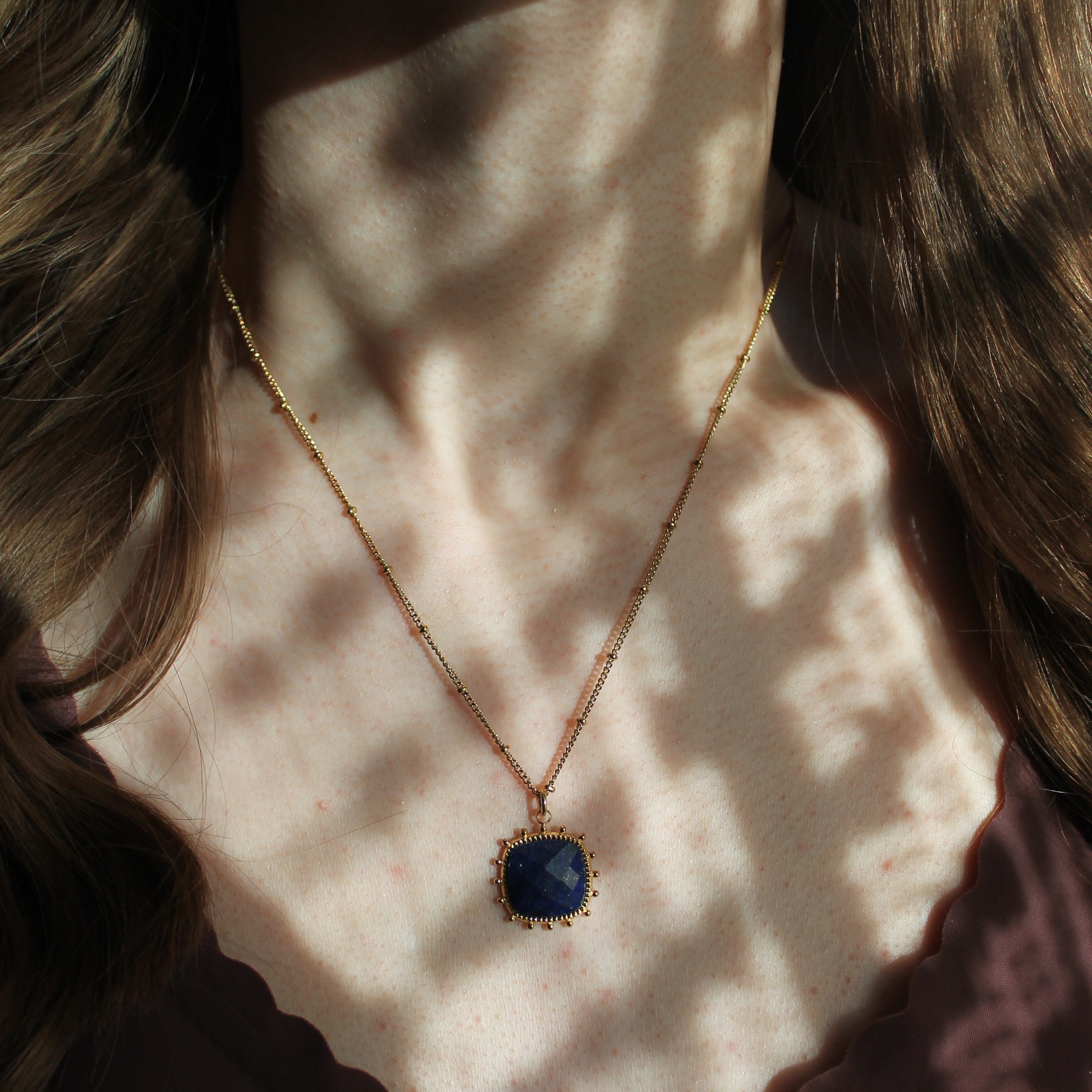 Lapislazuli SOL Edelsteinanhänger Kette goldfarben