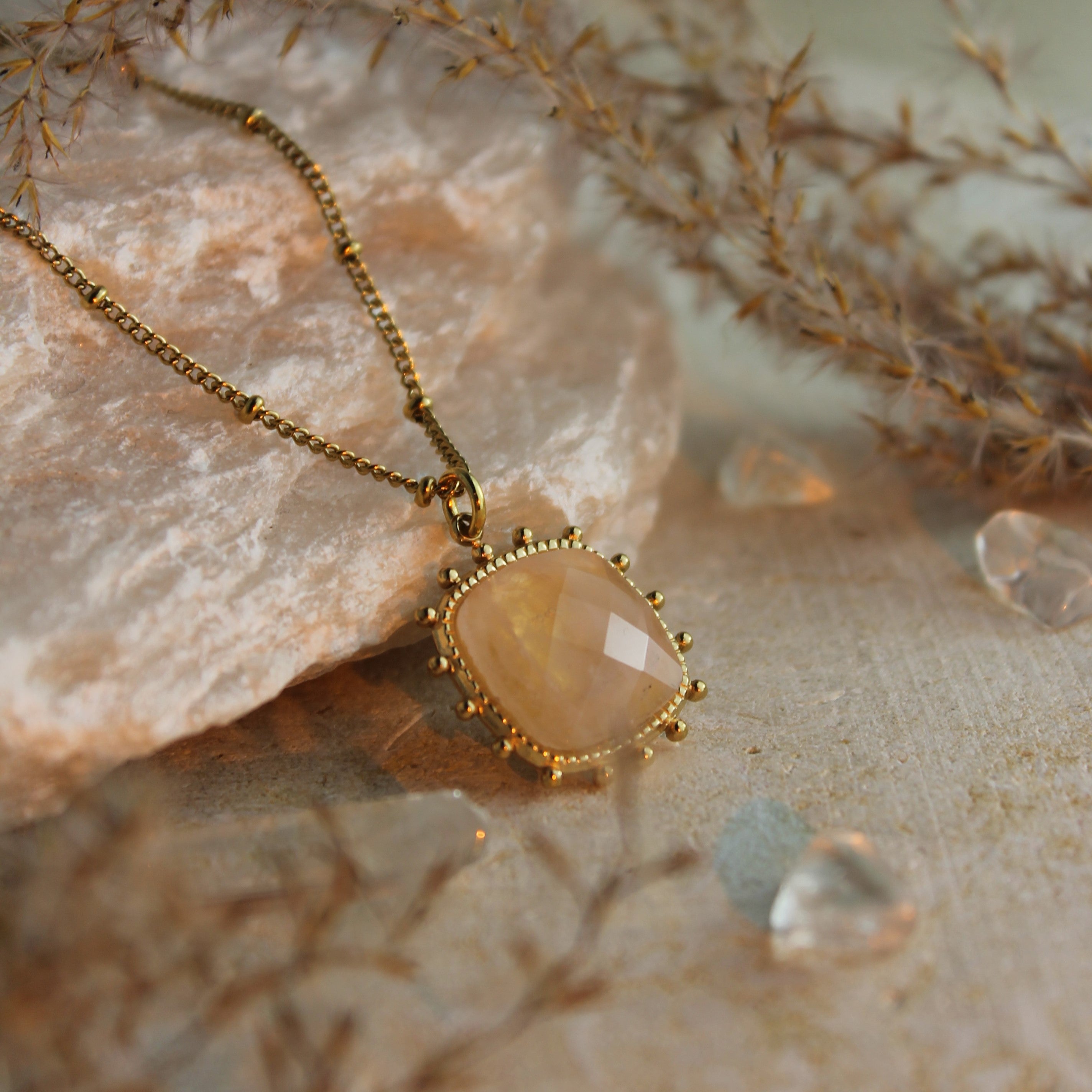 Sonnenstein SOL Edelsteinanhänger Kette goldfarben