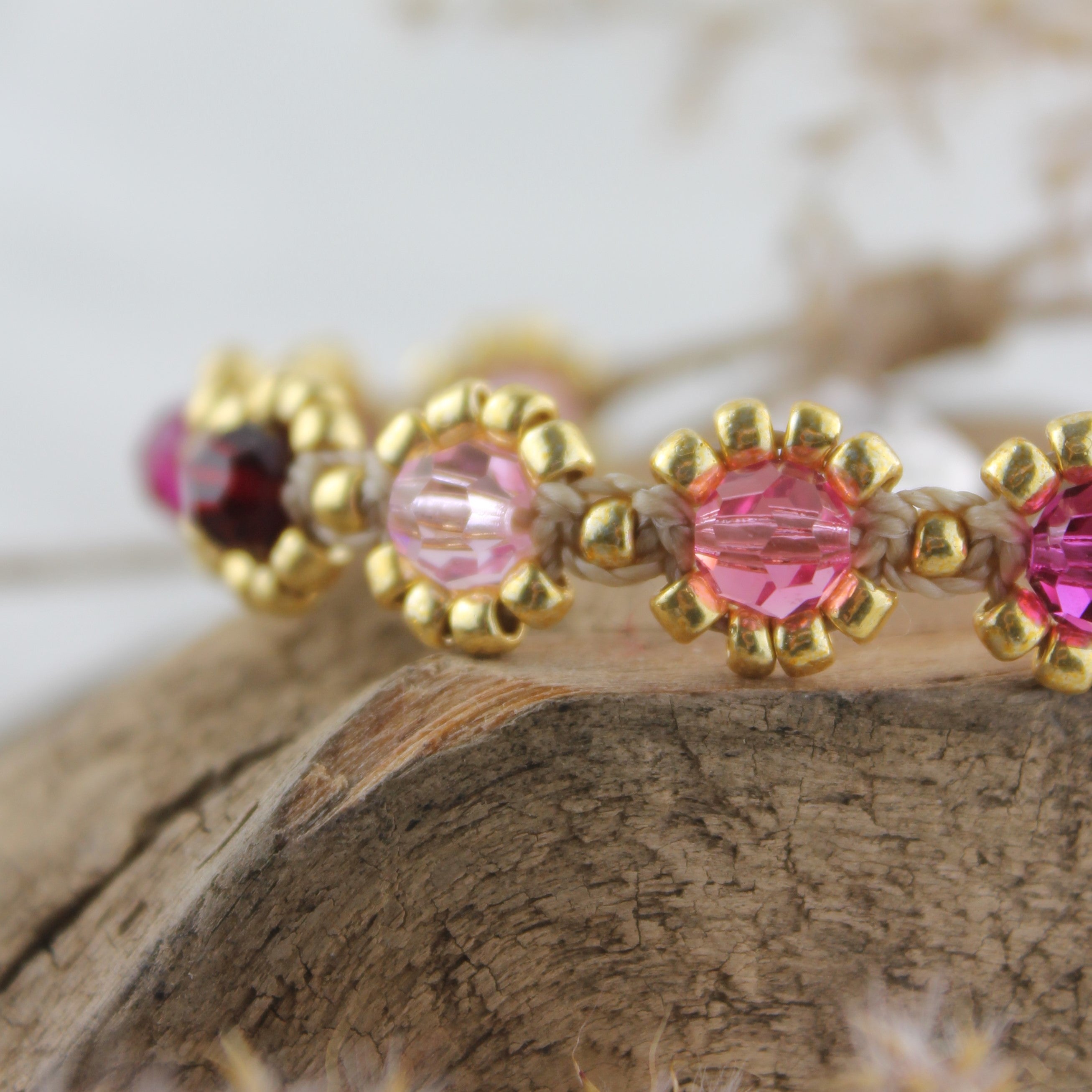 SONA FUCHSIA Armband Makramee goldfarben
