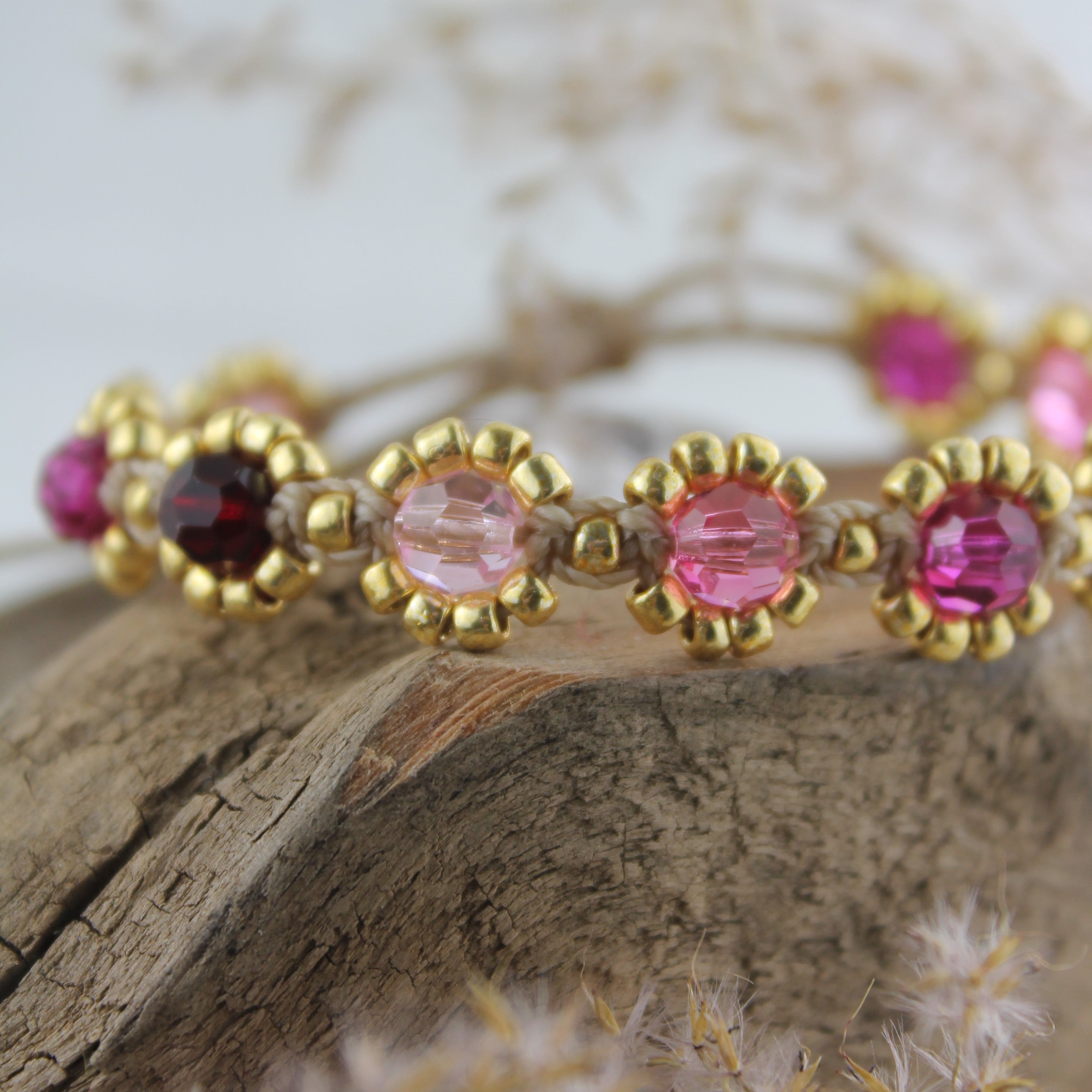 SONA FUCHSIA Armband Makramee goldfarben