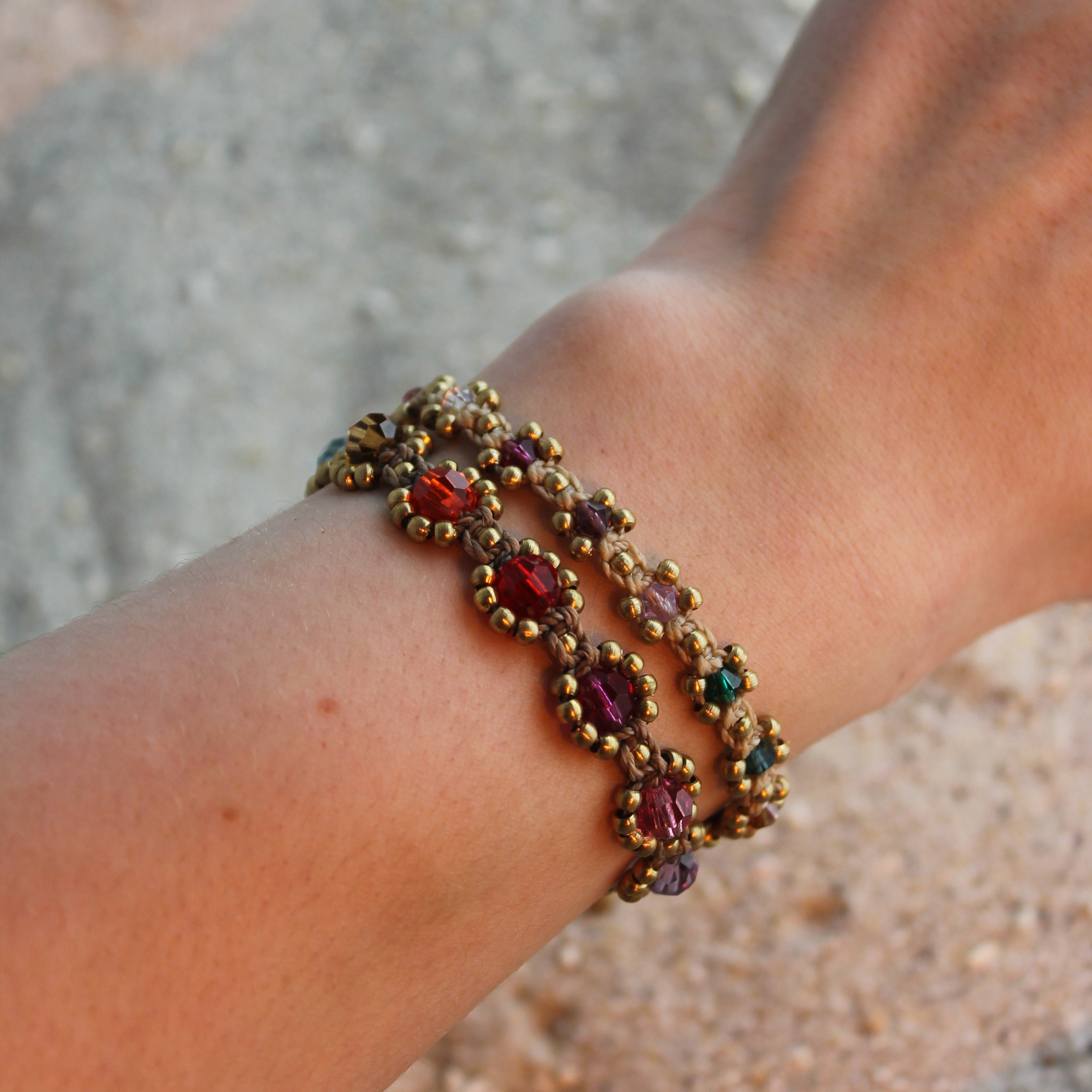 SONA IRIDA mini Armband Makramee goldfarben