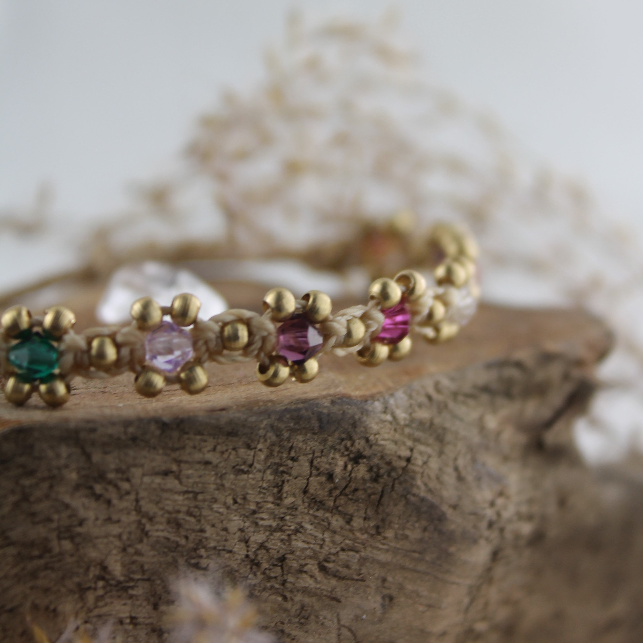 SONA IRIDA mini Armband Makramee goldfarben