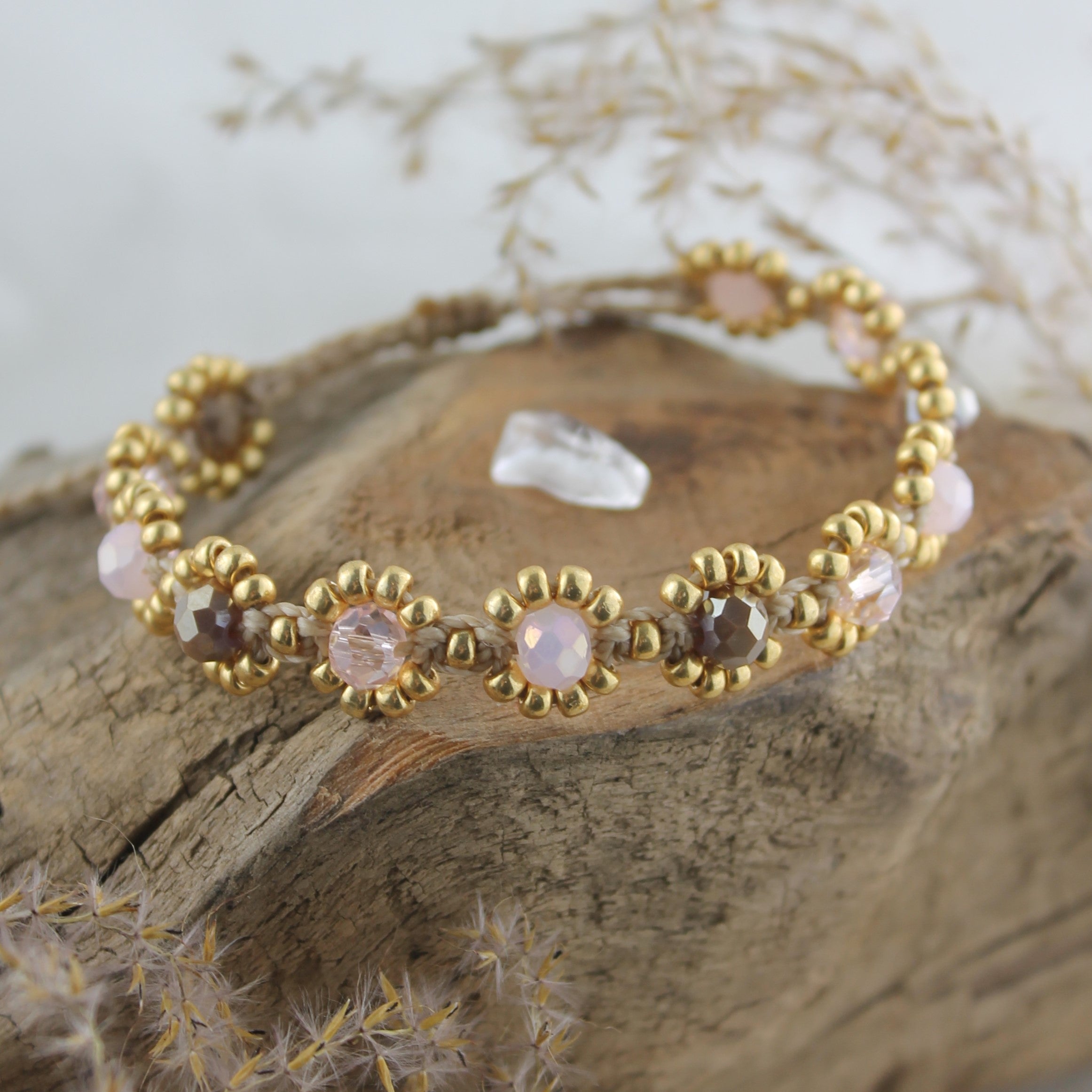 SONA ROSÉ Armband Makramee goldfarben